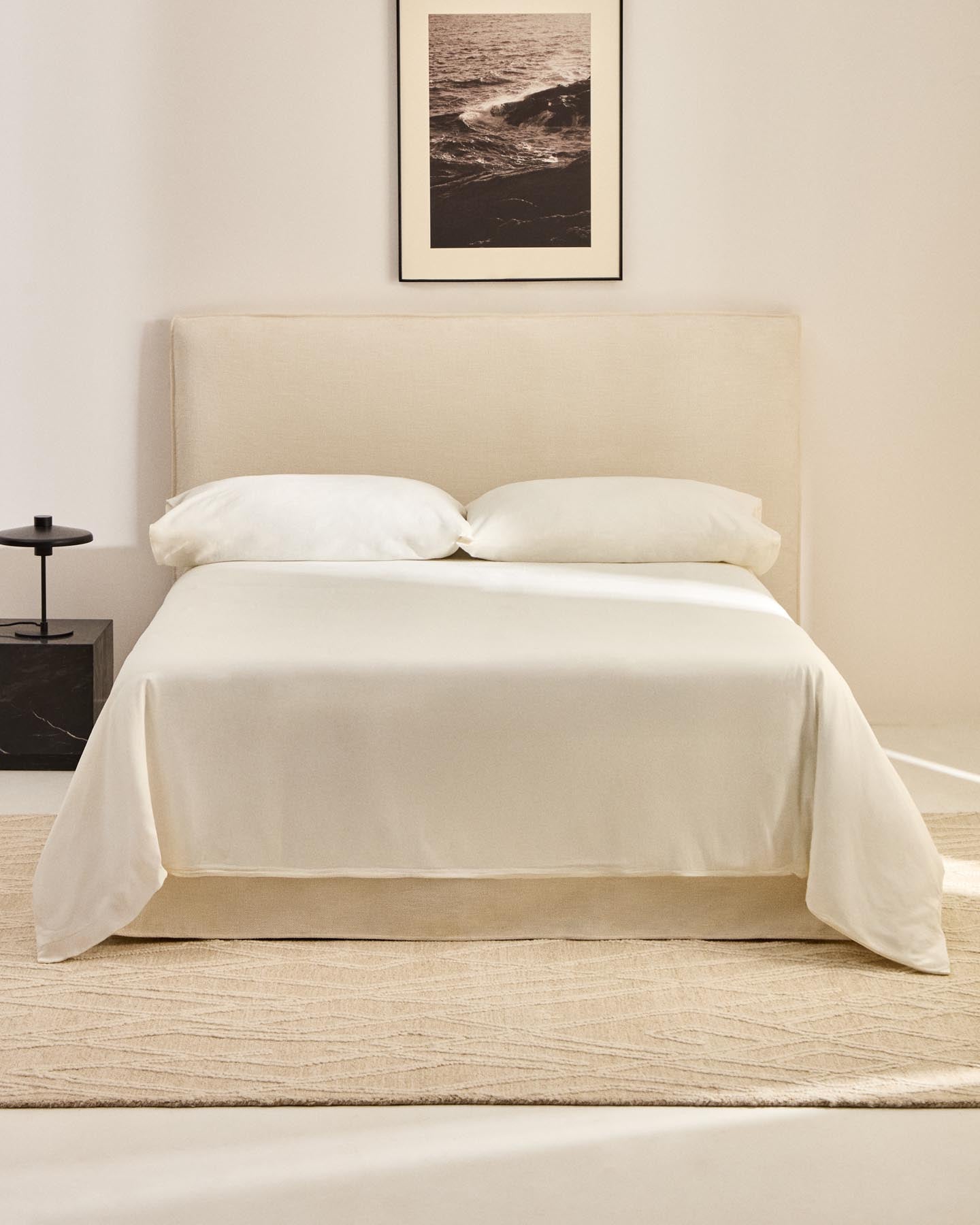 Bettkopfteilbezug Jaira aus weißer Chenille für 160-cm-Betten in präsentiert im Onlineshop von KAQTU Design AG. Zubehör Bett ist von Kave Home