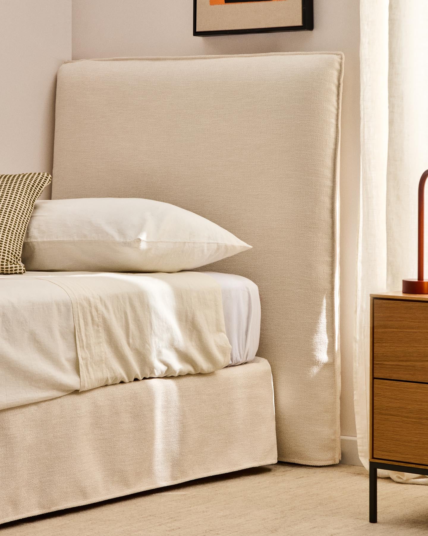 Bettkopfteilbezug Jaira aus weißer Chenille für 90-cm-Betten in präsentiert im Onlineshop von KAQTU Design AG. Zubehör Bett ist von Kave Home