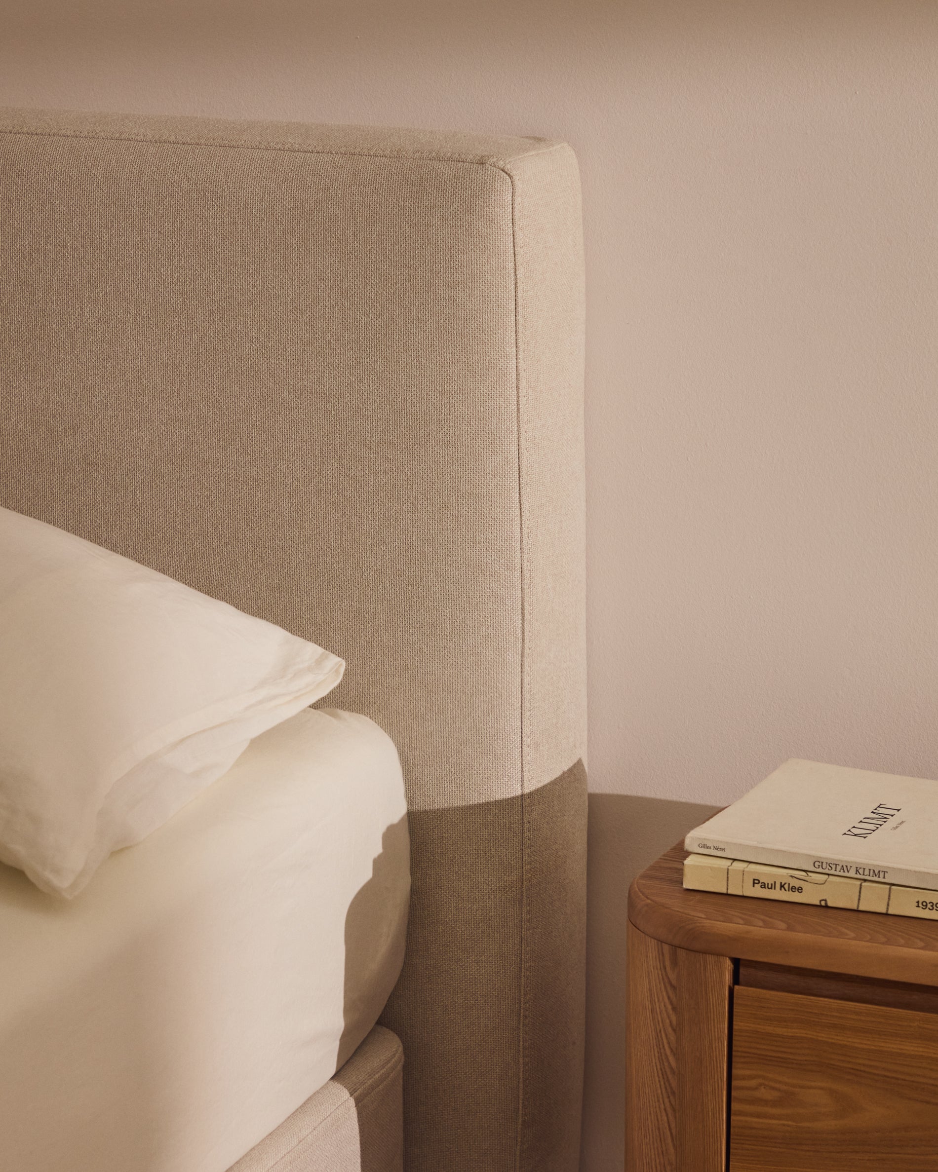 Abziehbares Kopfteil Blok in Ecru für Betten bis 90 cm in Ecru präsentiert im Onlineshop von KAQTU Design AG. Kopfteile ist von Kave Home