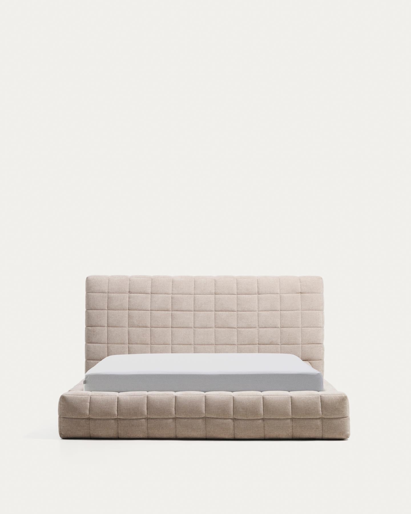 Abziehbares Bett Luiana aus beigefarbener Chenille für Matratzengrösse 160 x 200 cm in Beige präsentiert im Onlineshop von KAQTU Design AG. Bett ist von Kave Home