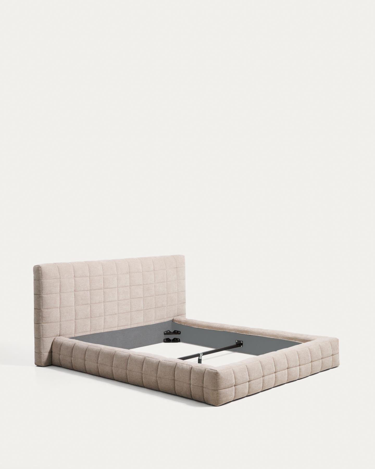 Abziehbares Bett Luiana aus beigefarbener Chenille für Matratzengrösse 180 x 200 cm in Beige präsentiert im Onlineshop von KAQTU Design AG. Bett ist von Kave Home