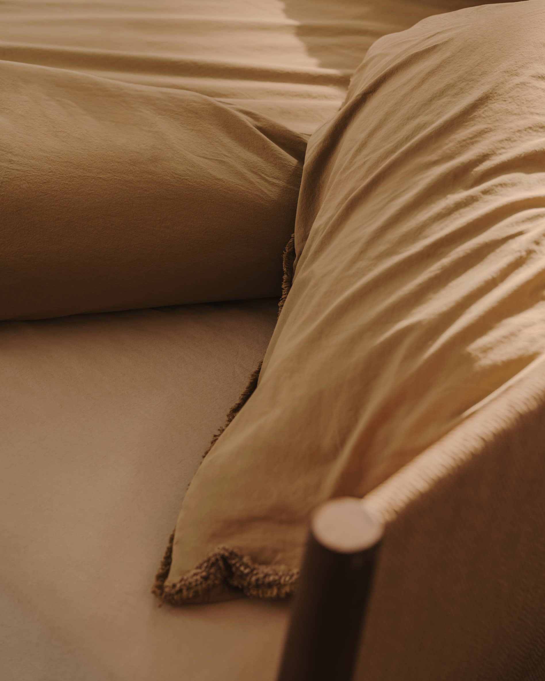 Elegante graue Bettwäsche aus Baumwolle und Leinen für 150 cm Betten, vereint Komfort und Stil.