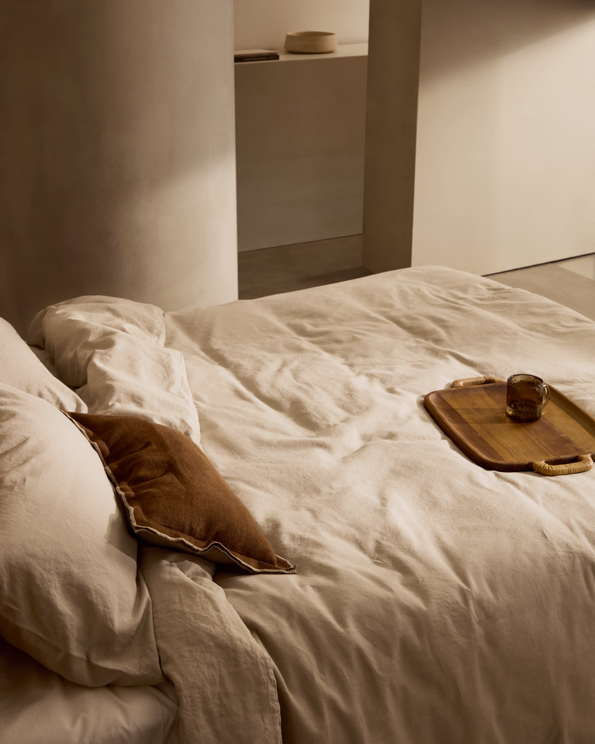 Elegante graue Bettwäsche aus Baumwolle und Leinen für 180 cm Betten, vereint Komfort und Stil.