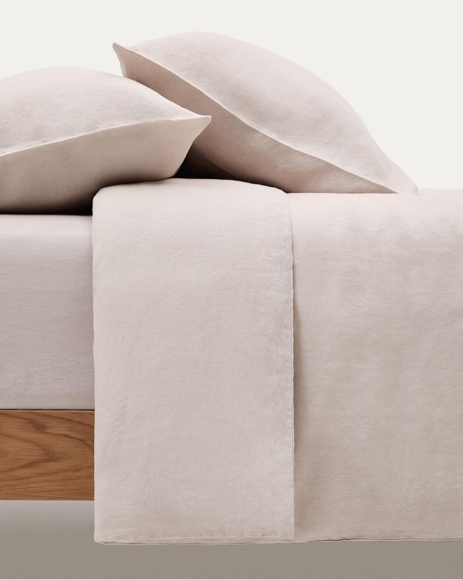 Hochwertiges Spannbettlaken Simmel in Grau, aus Baumwolle und Leinen, für 150 cm Betten. Ideal für stilvolle Schlafzimmergestaltung.