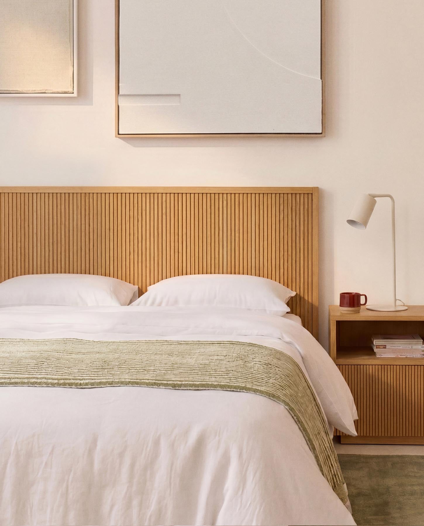 Bettkopfteil Helvine aus Eichenfurnier für Betten bis zu 160 cm, FSC 100 % in Natur präsentiert im Onlineshop von KAQTU Design AG. Kopfteile ist von Kave Home