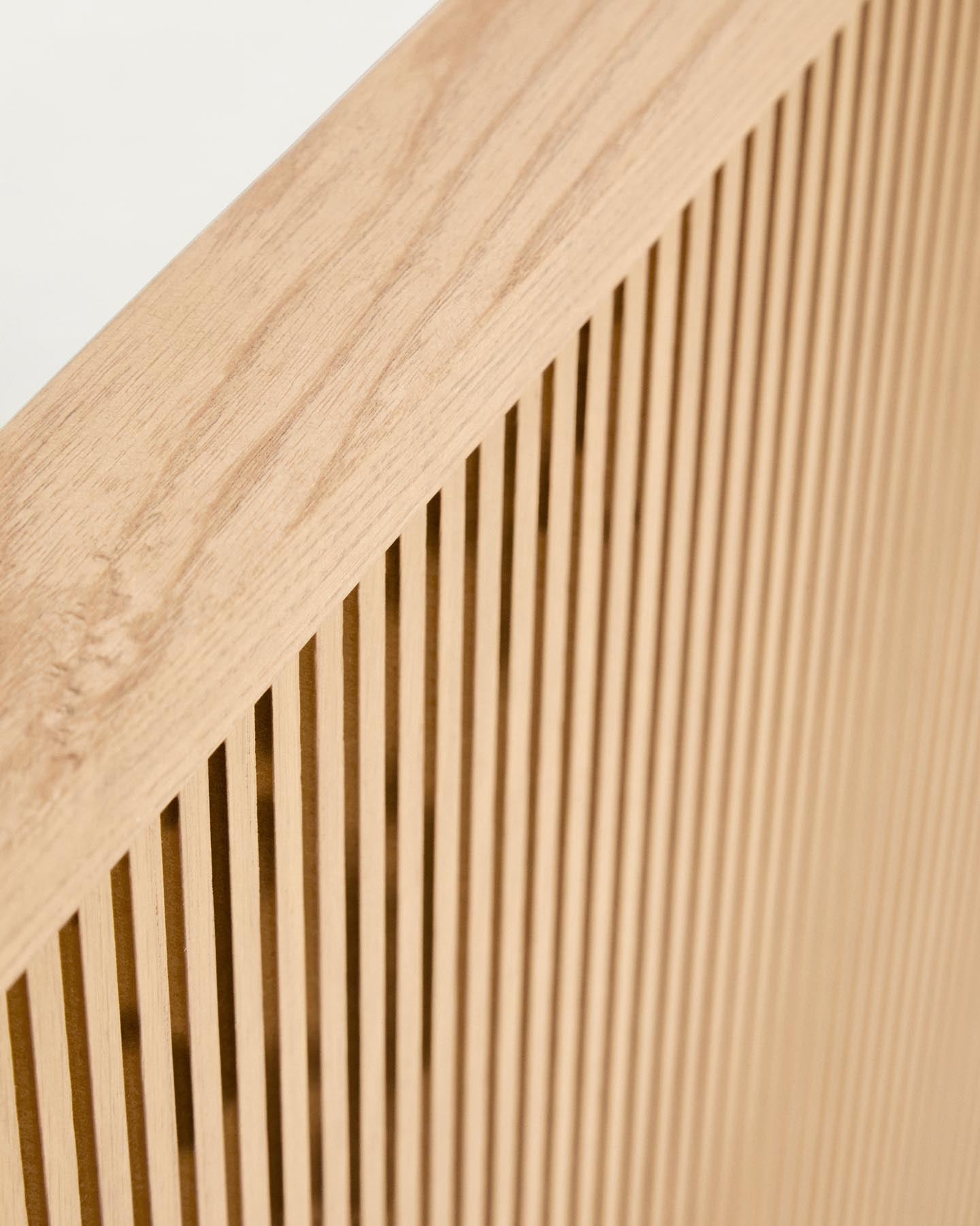 Bettkopfteil Helvine aus Eichenfurnier für Betten bis zu 180 cm, FSC 100 % in Natur präsentiert im Onlineshop von KAQTU Design AG. Kopfteile ist von Kave Home