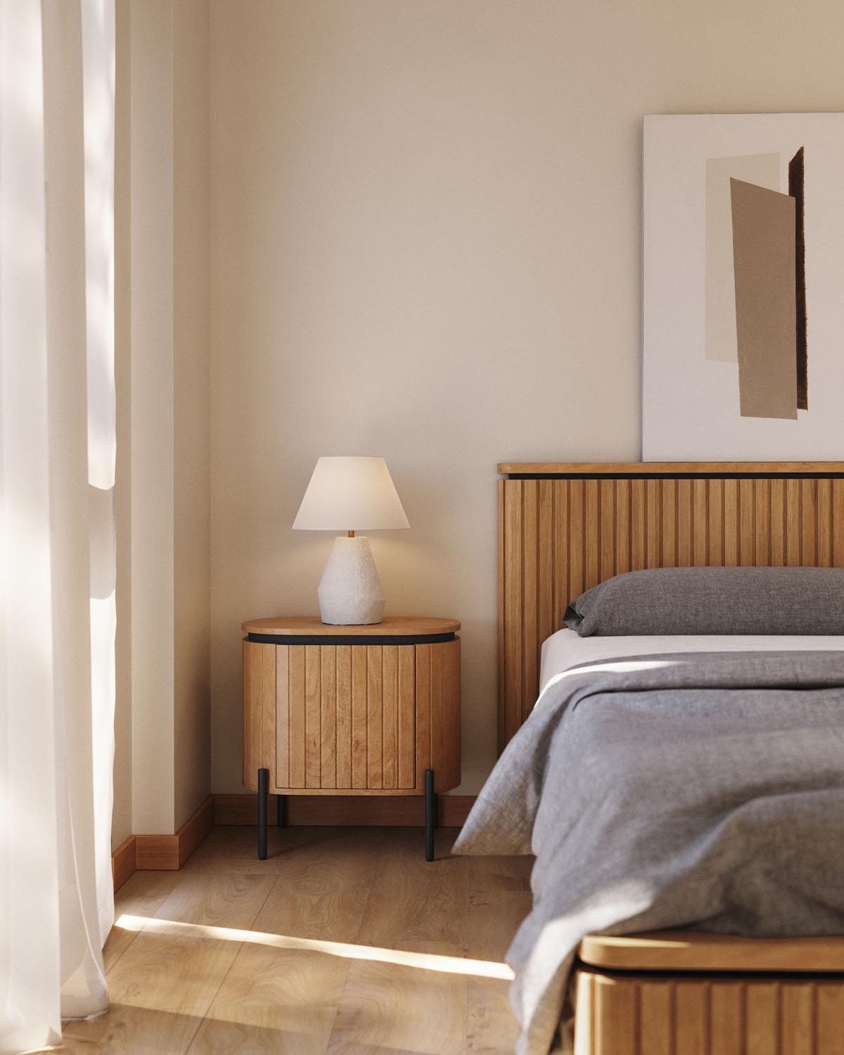 Stilvoller Licia Nachttisch aus Mangoholz und schwarzem Metall.