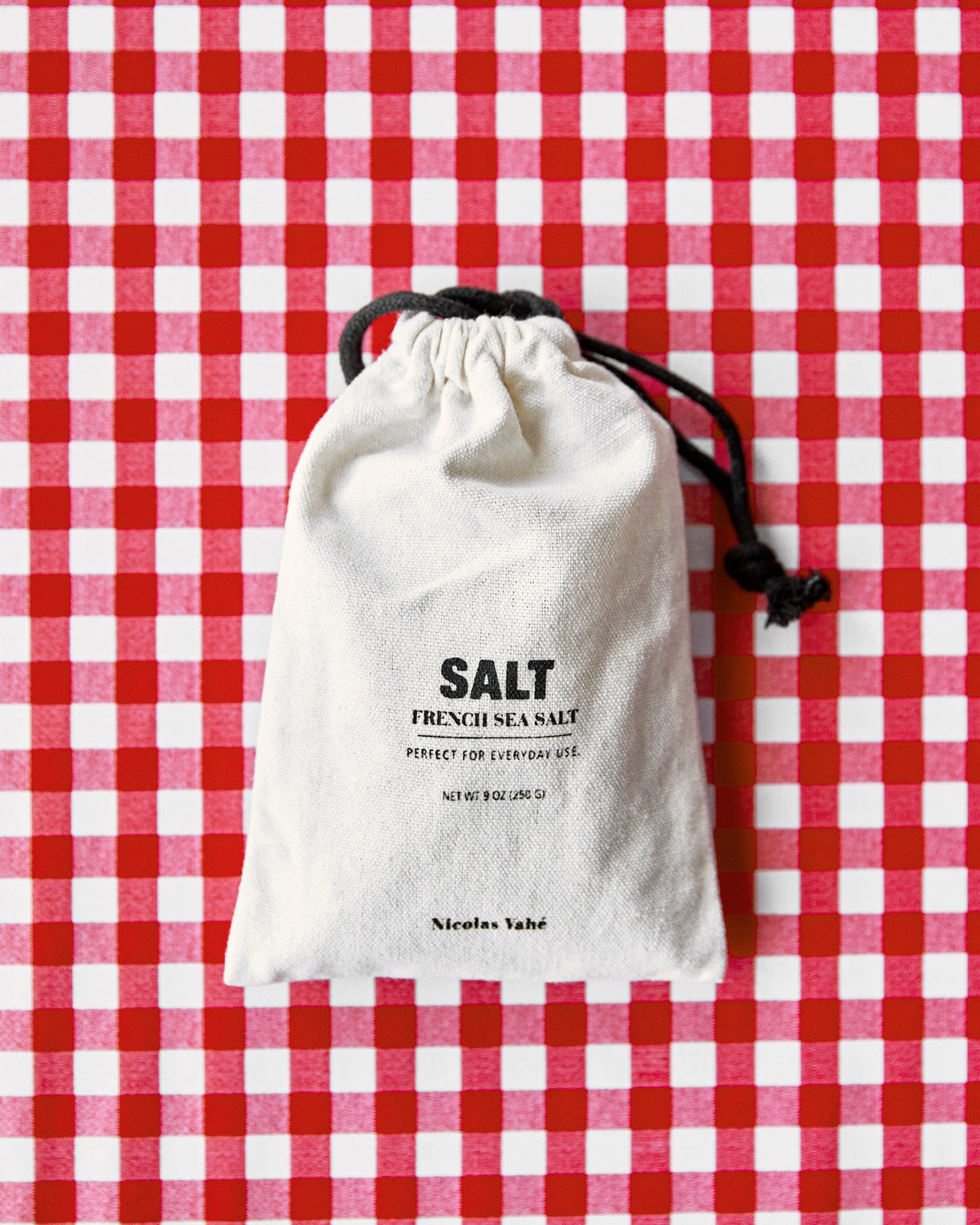Flacher Salzbeutel «Bag» mit französischem Meersalz von Nicolas Vahé