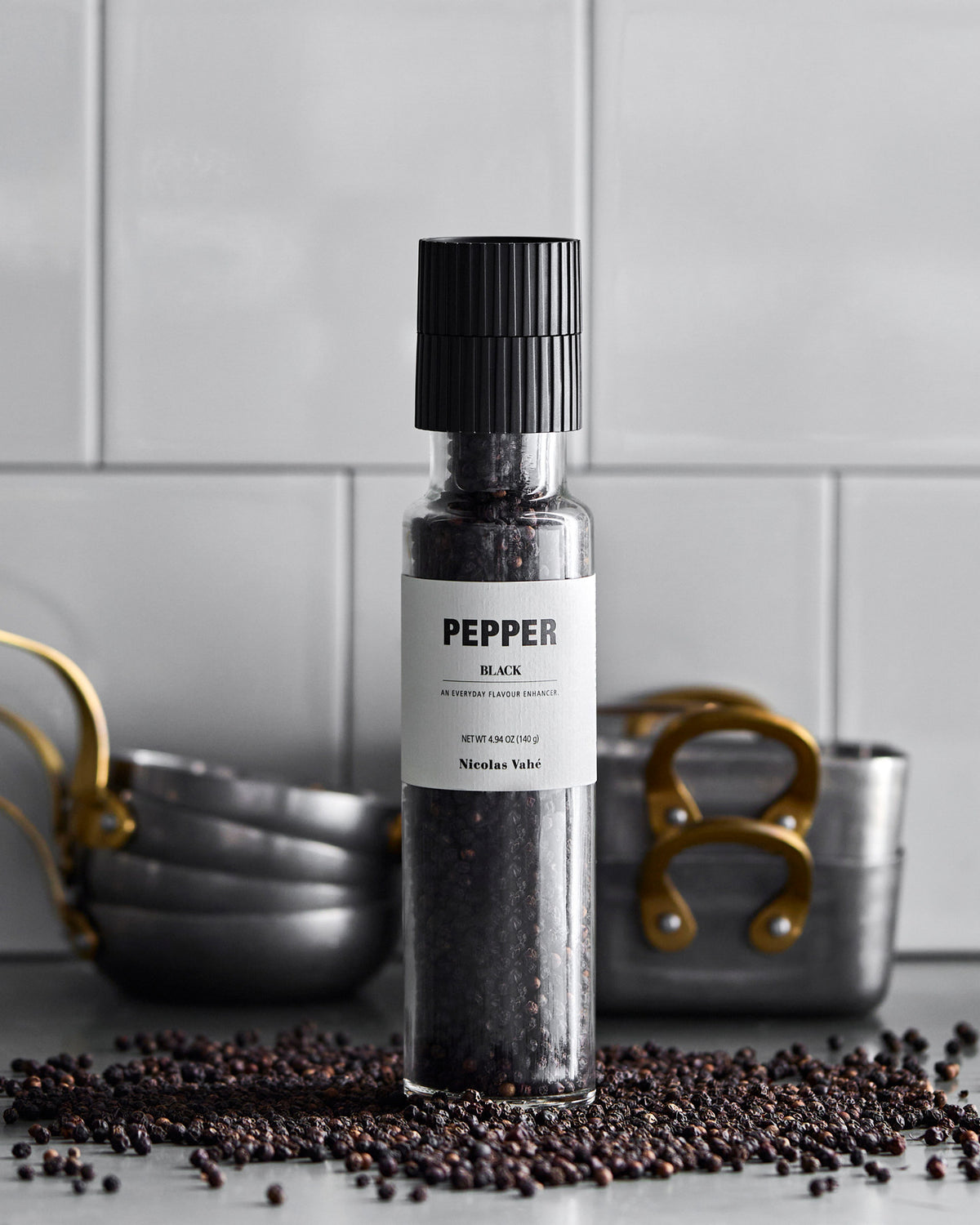 Pfeffer, Black, 140 g in Weiß präsentiert im Onlineshop von KAQTU Design AG. Lebensmittel ist von Nicolas Vahé
