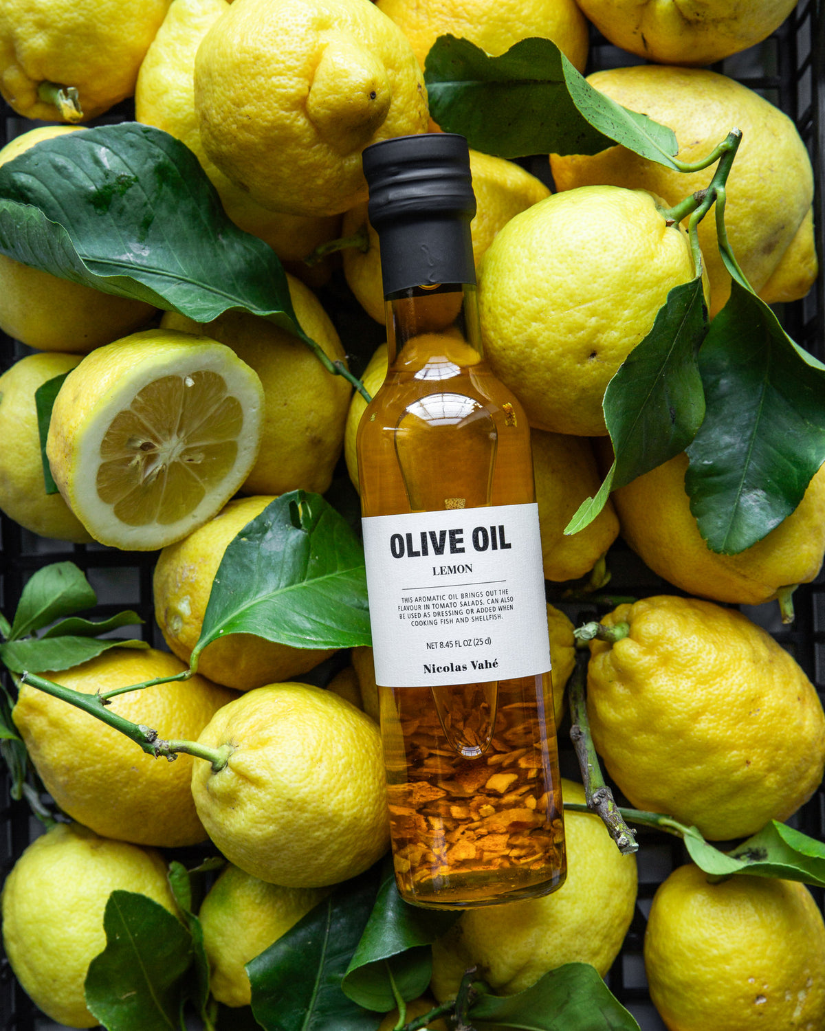 Olivenöl mit lemon in präsentiert im Onlineshop von KAQTU Design AG. Lebensmittel ist von Nicolas Vahé