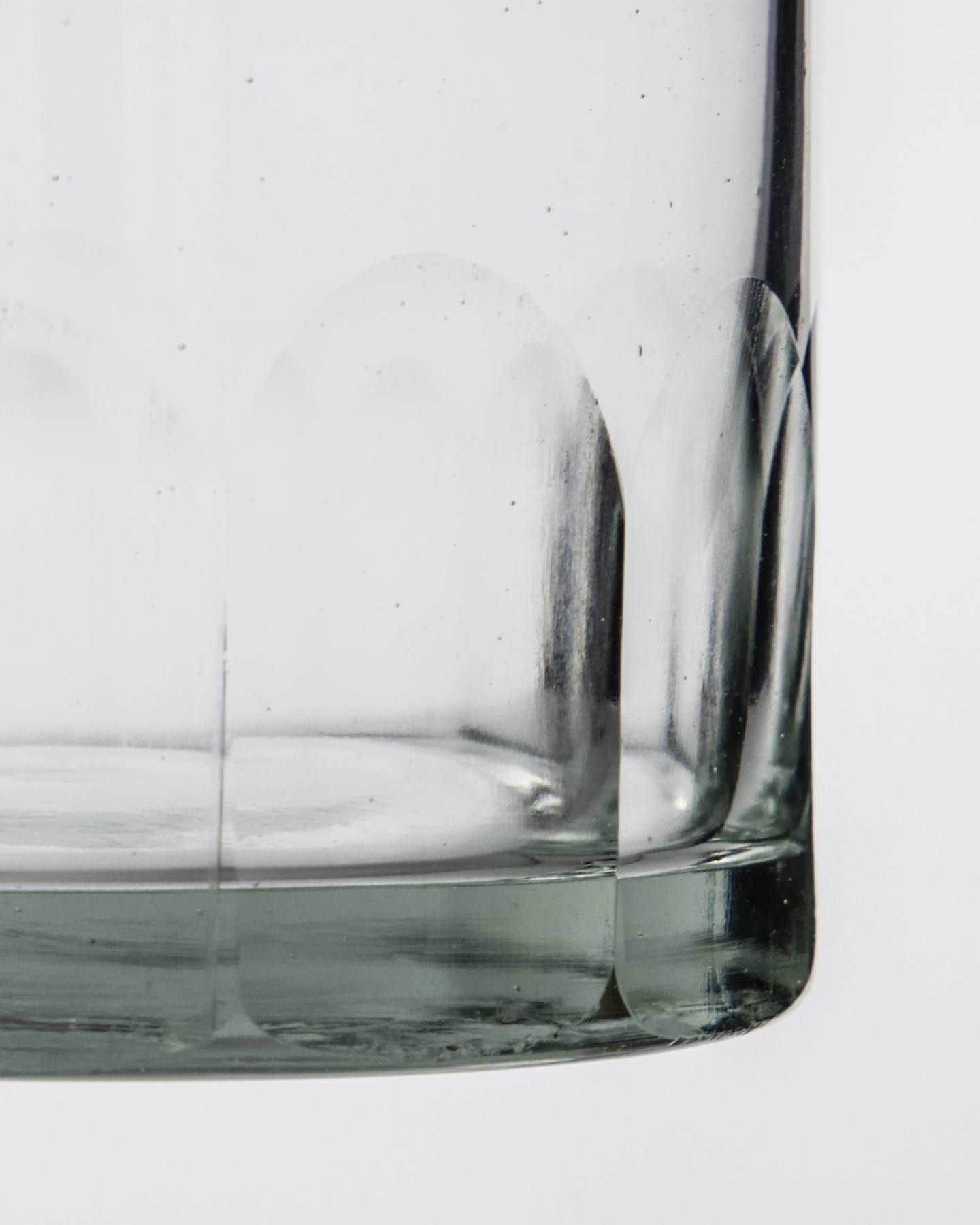 Erleben Sie die zeitlose Eleganz der NVBistro Trinkgläser von Nicolas Vahé. Handgefertigt und vielseitig, perfekt für jeden Anlass.