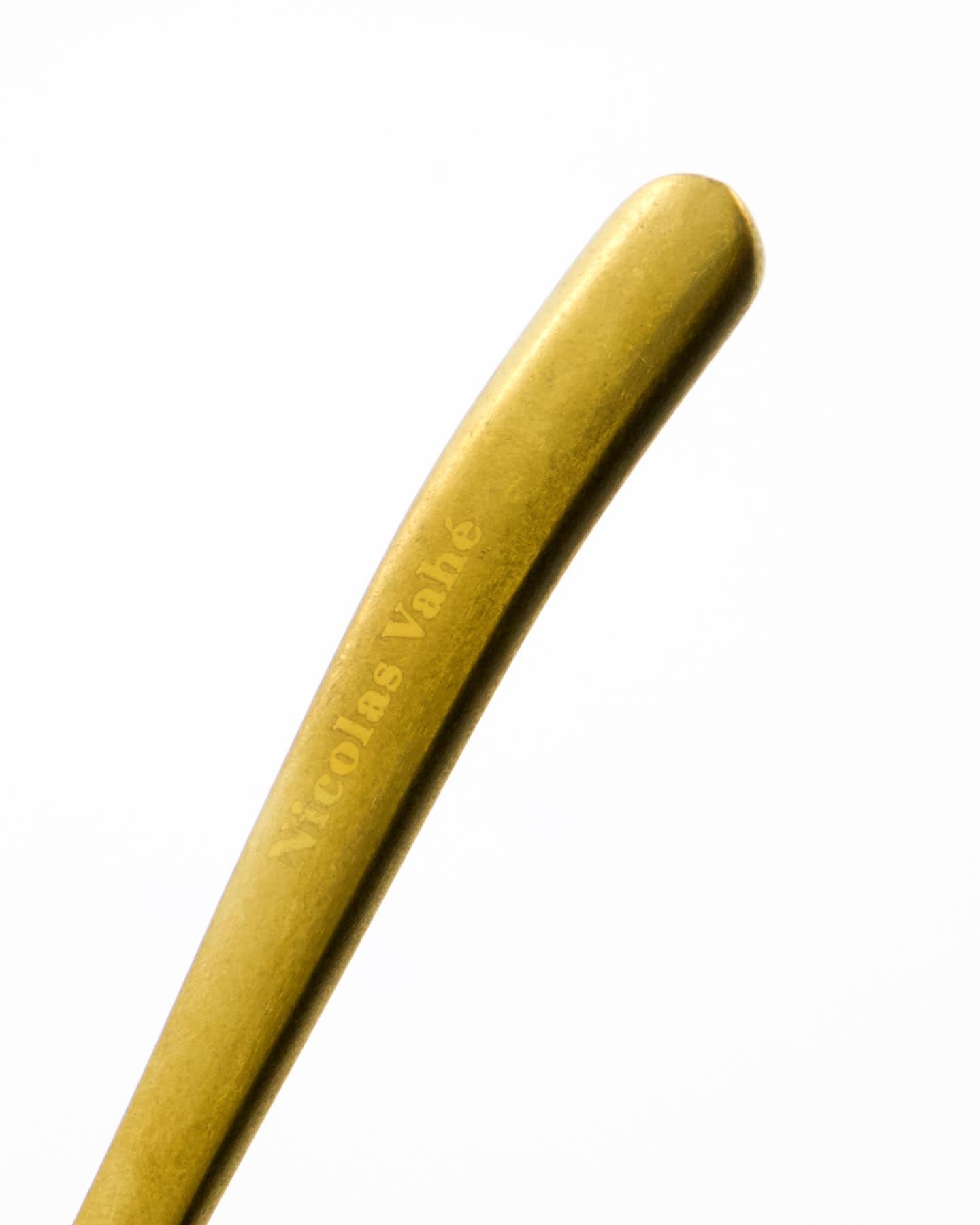Stilvolle Teelöffel im antikgoldenen Design von Nicolas Vahé – ideal für Desserts und besondere Anlässe. Hochwertige Verarbeitung für langlebigen Genuss.