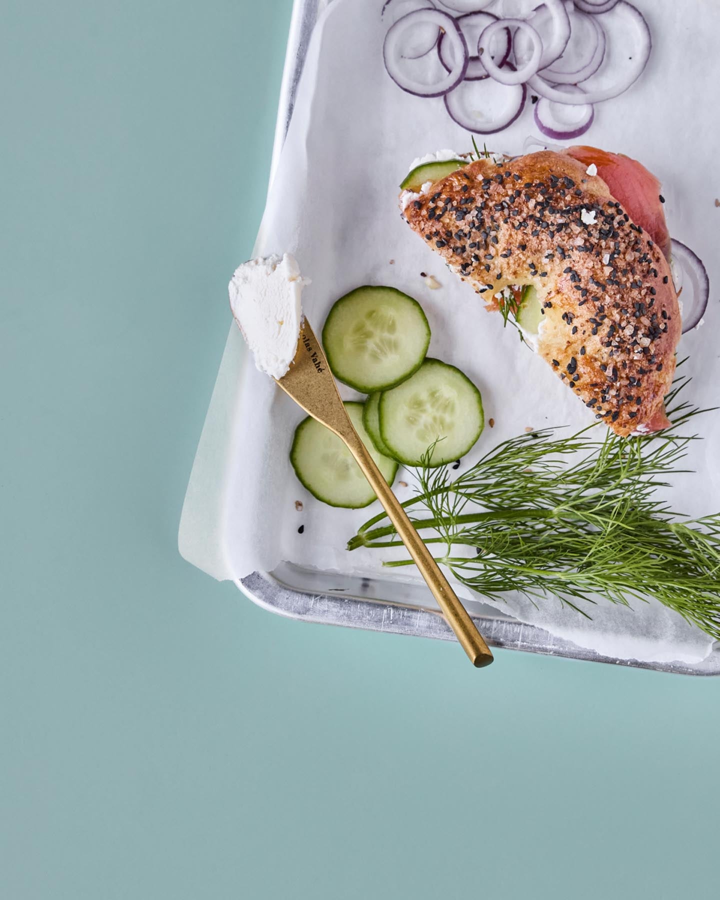 Entdecken Sie das elegante Buttermesser-Set NVDaily von Nicolas Vahé mit antikgoldenem Finish. Perfekt für stilvolle Anlässe!