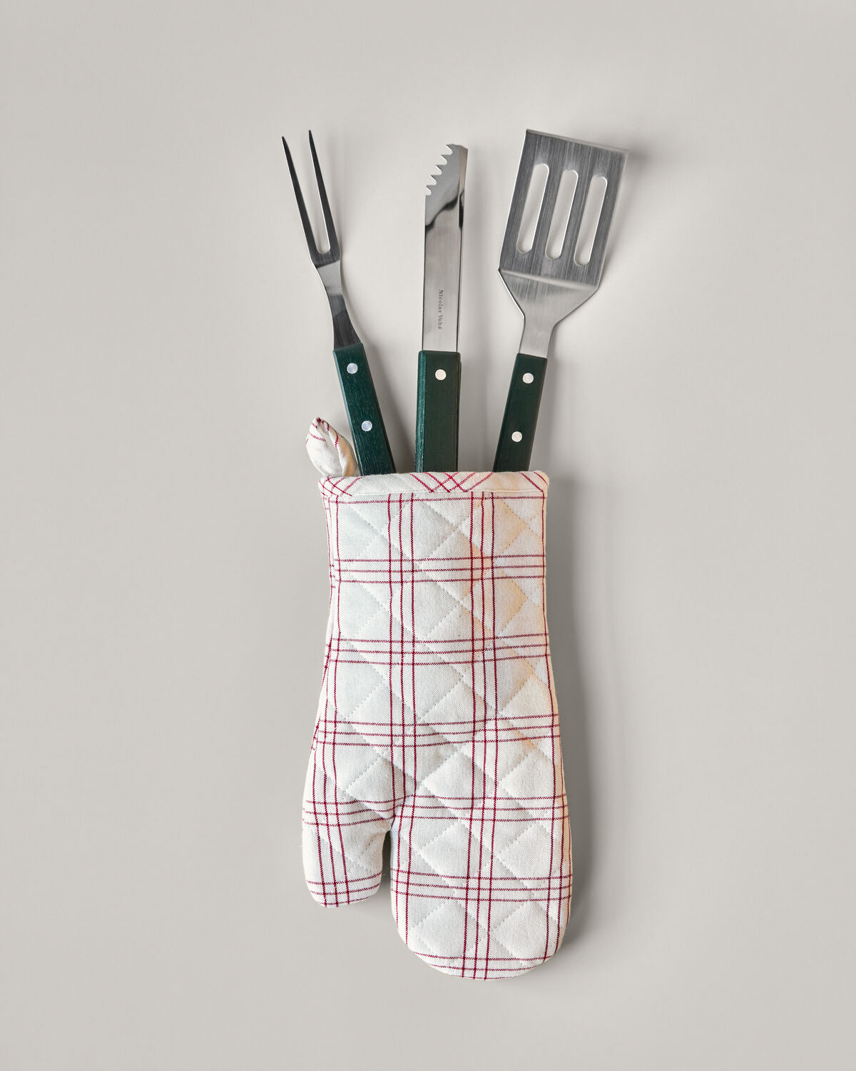 Grill-Set, NVBBQ, Grün in Green präsentiert im Onlineshop von KAQTU Design AG. Grillbesteck ist von Nicolas Vahé