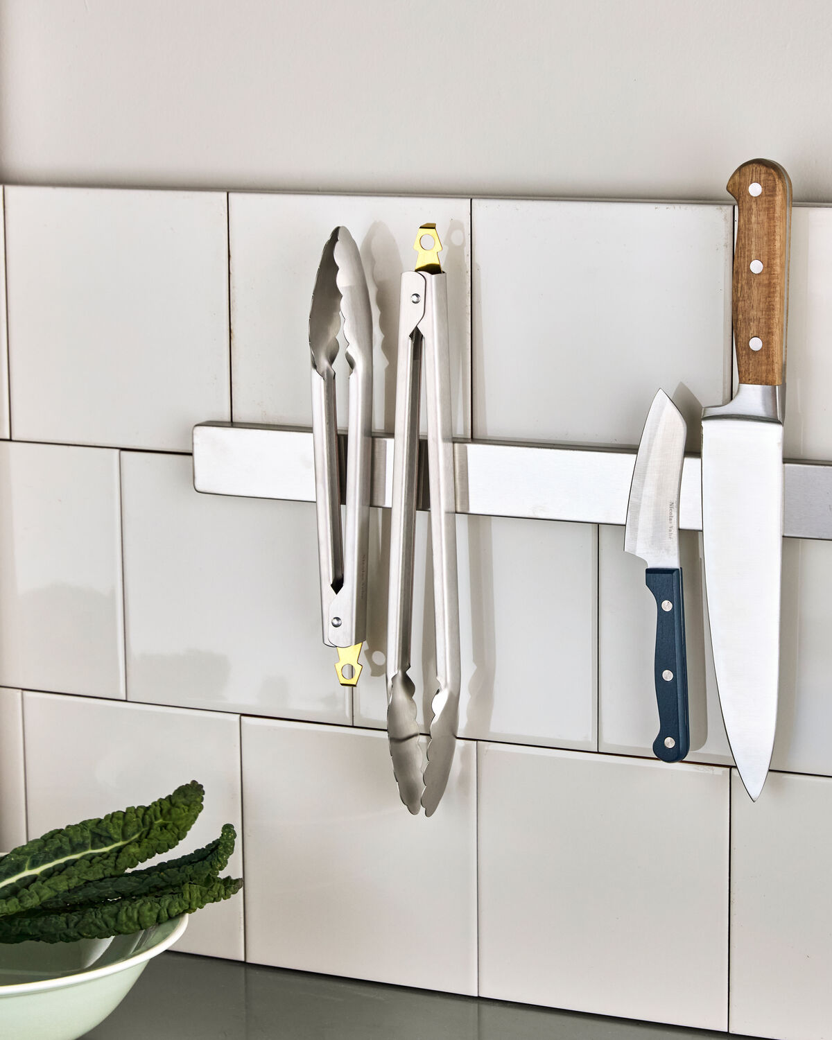 Elegante silberne Zange von Nicolas Vahé, ideal für die Küche und stilvolles Servieren von Speisen. Perfekte Kombination aus Funktionalität und Design.