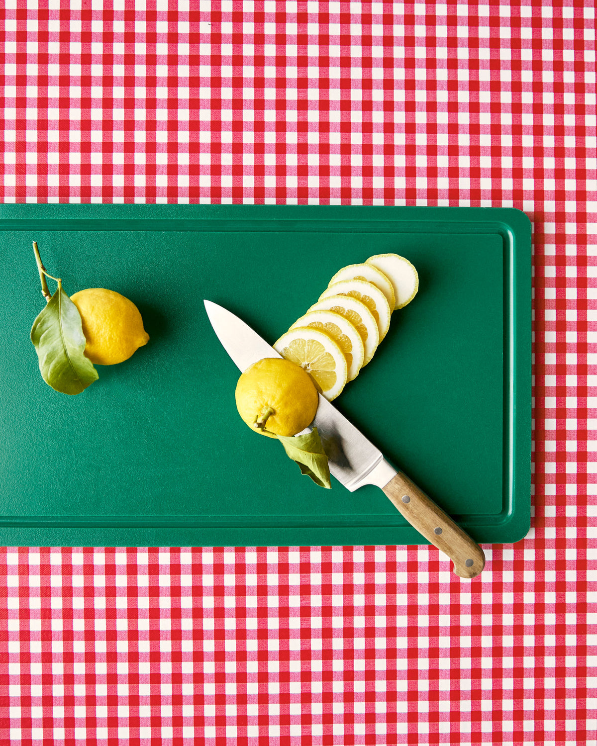 Schneidebrett, NVCop, Grün in Green präsentiert im Onlineshop von KAQTU Design AG. Schneidbrett ist von Nicolas Vahé
