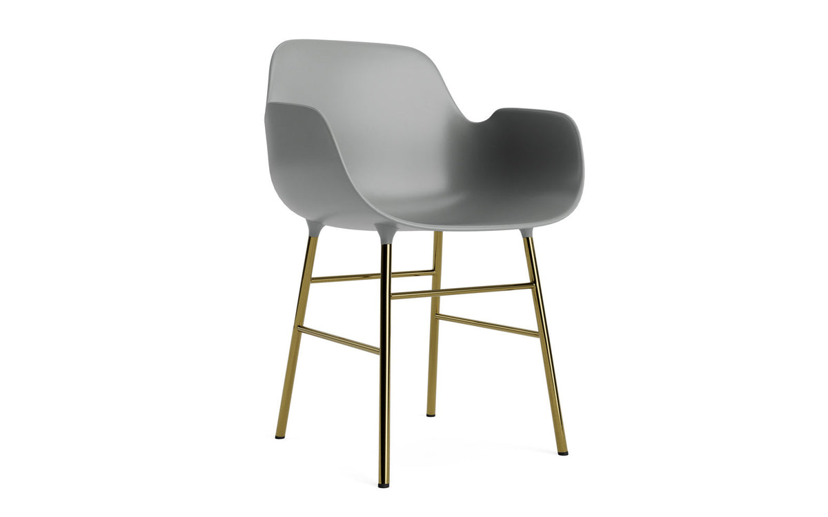 Form Armlehnstuhl in Grau präsentiert im Onlineshop von KAQTU Design AG. Stuhl mit Armlehne ist von Normann Copenhagen