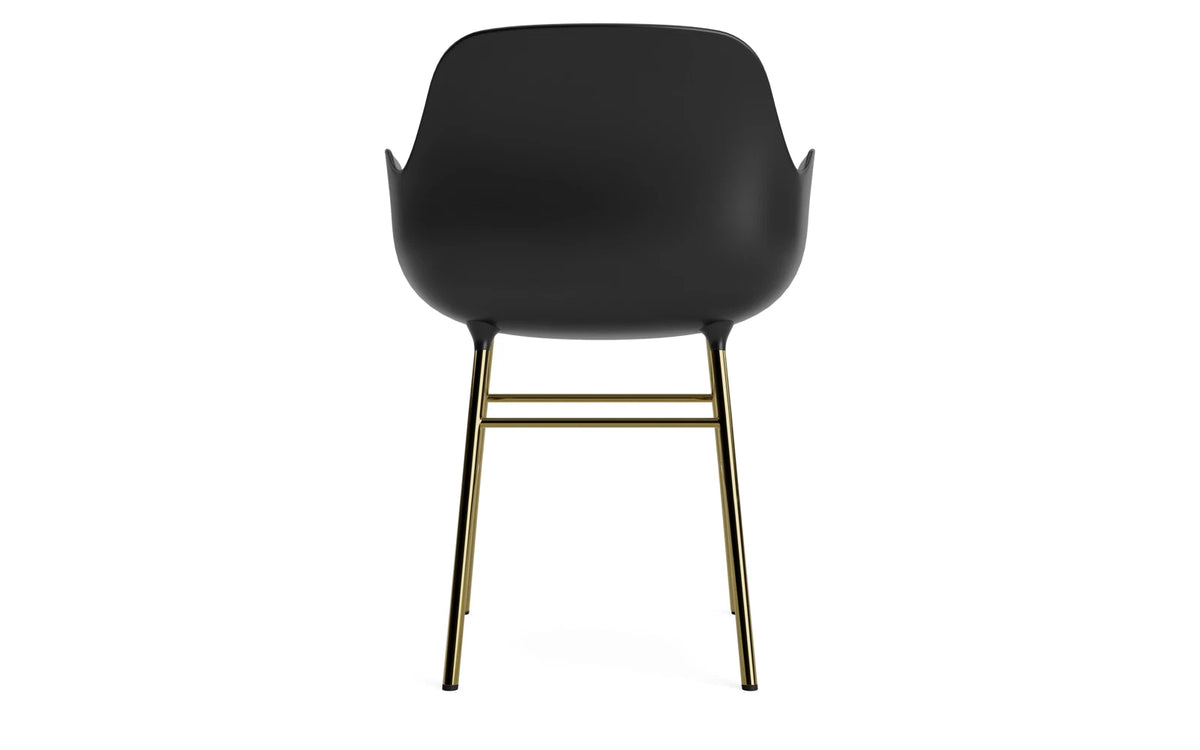 Form Armlehnstuhl in Schwarz präsentiert im Onlineshop von KAQTU Design AG. Stuhl mit Armlehne ist von Normann Copenhagen