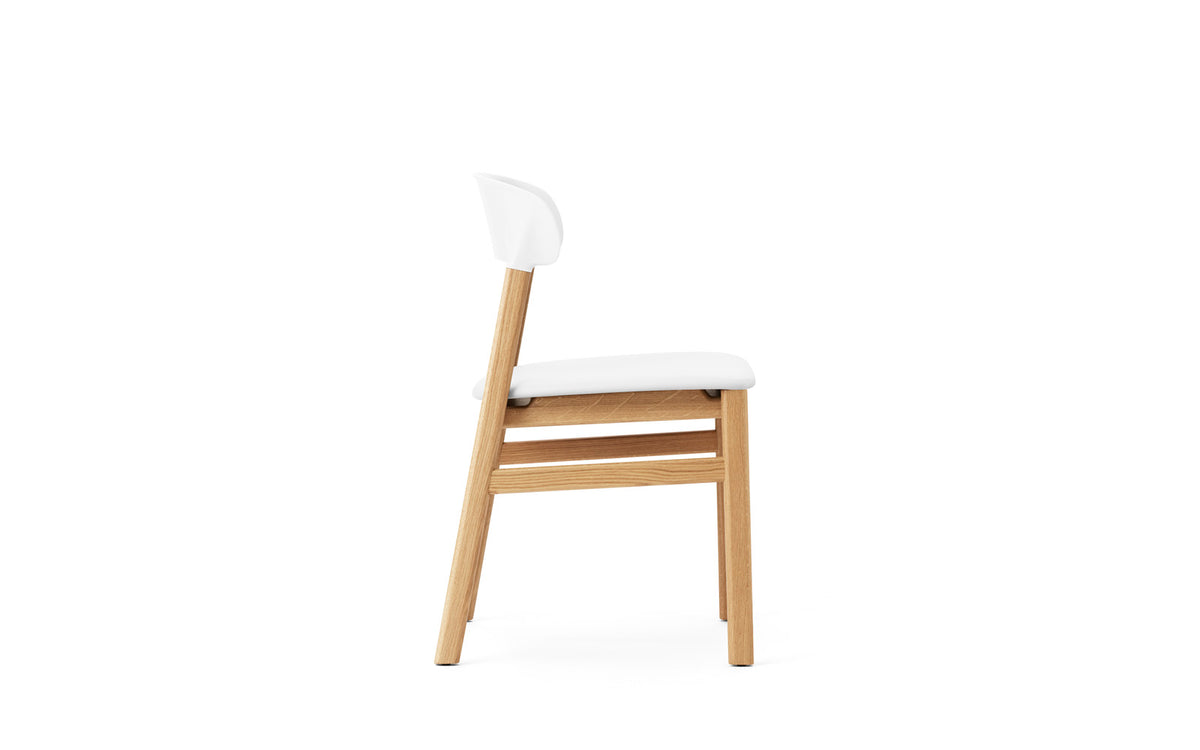Herit Stuhl in Spectrum Leder weiss präsentiert im Onlineshop von KAQTU Design AG. Stuhl ist von Normann Copenhagen