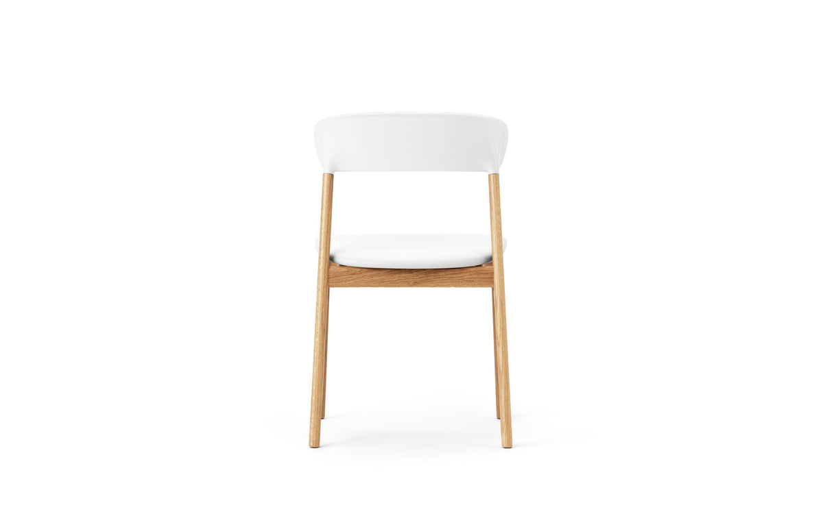 Herit Stuhl in Spectrum Leder weiss präsentiert im Onlineshop von KAQTU Design AG. Stuhl ist von Normann Copenhagen