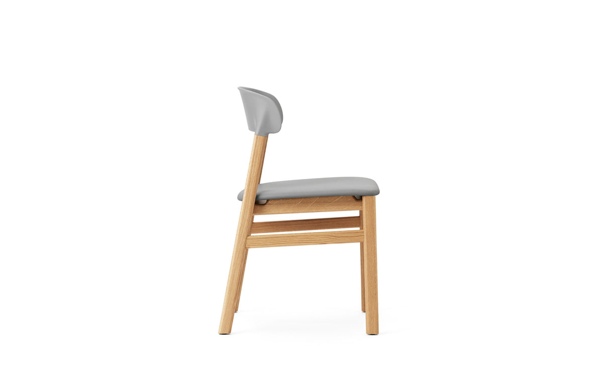 Herit Stuhl in Spectrum Leder grau präsentiert im Onlineshop von KAQTU Design AG. Stuhl ist von Normann Copenhagen