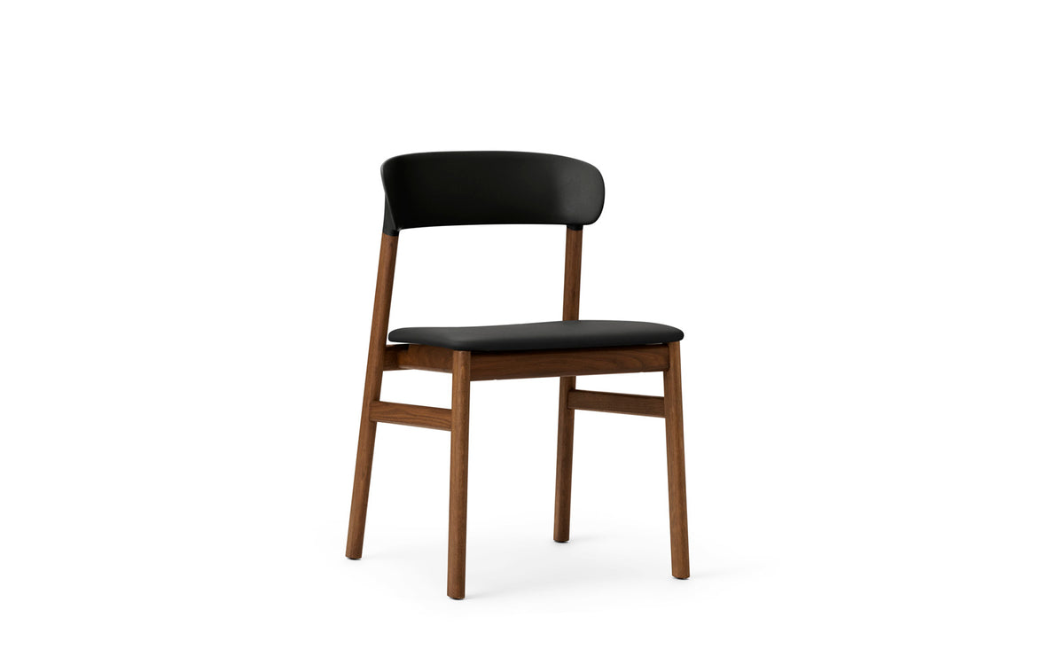 Herit Stuhl in Spectrum Leder schwarz präsentiert im Onlineshop von KAQTU Design AG. Stuhl ist von Normann Copenhagen