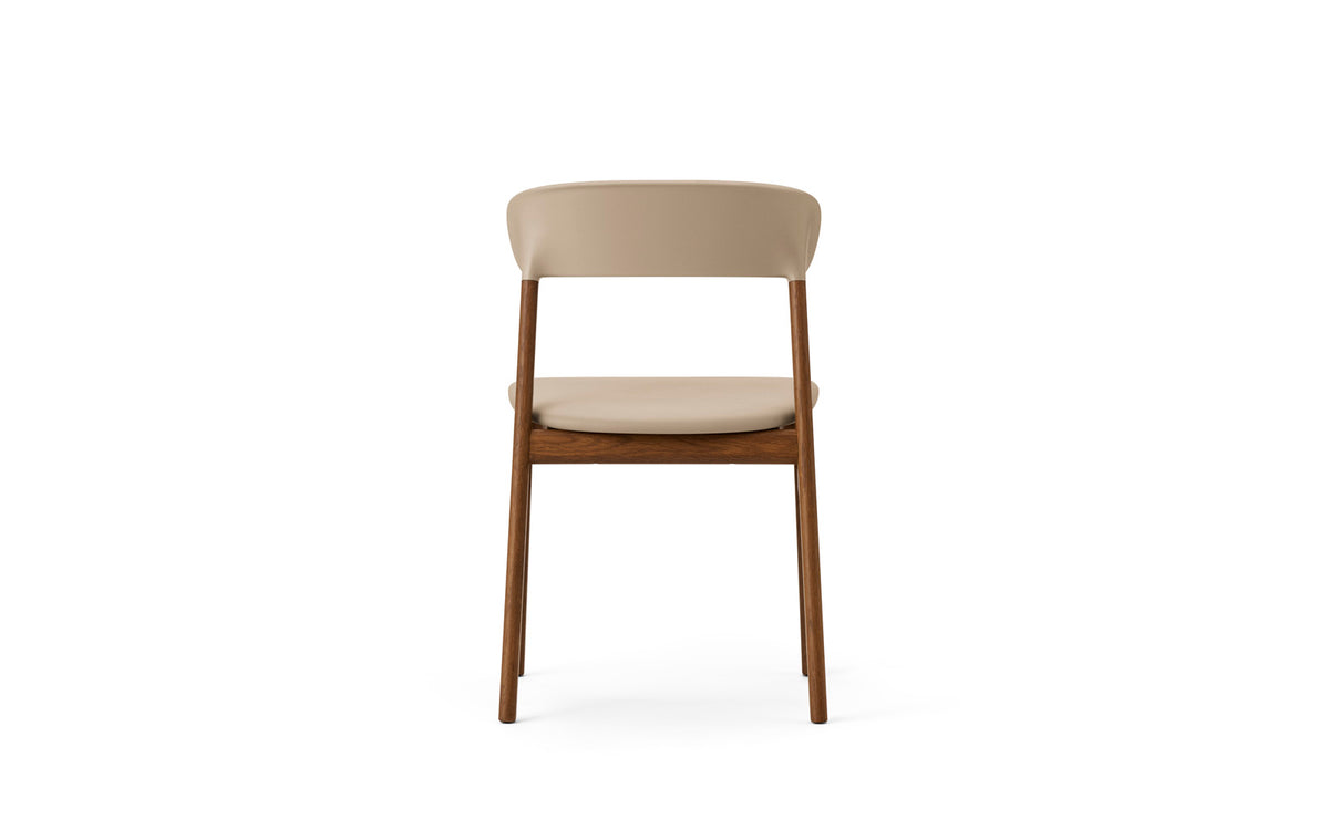 Herit Stuhl in Spectrum Leder sand präsentiert im Onlineshop von KAQTU Design AG. Stuhl ist von Normann Copenhagen