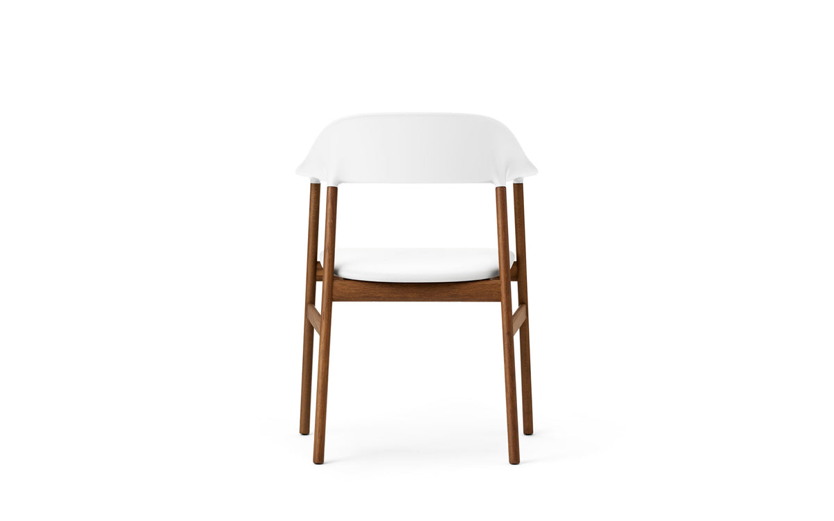 Herit Stuhl mit Armlehnen in Spectrum Leder weiss präsentiert im Onlineshop von KAQTU Design AG. Stuhl mit Armlehne ist von Normann Copenhagen