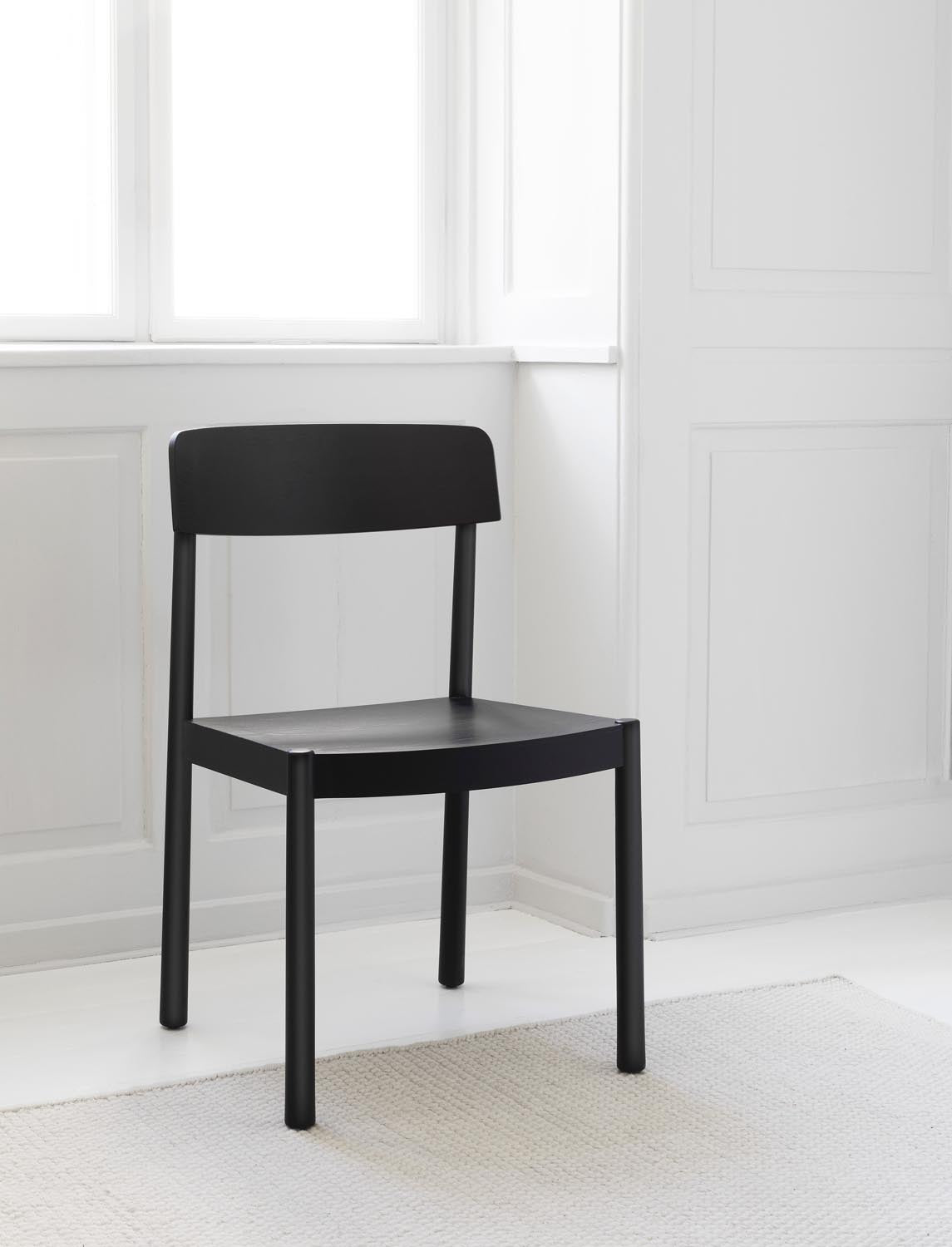 Timb Stuhl in Schwarz präsentiert im Onlineshop von KAQTU Design AG. Stuhl ist von Normann Copenhagen