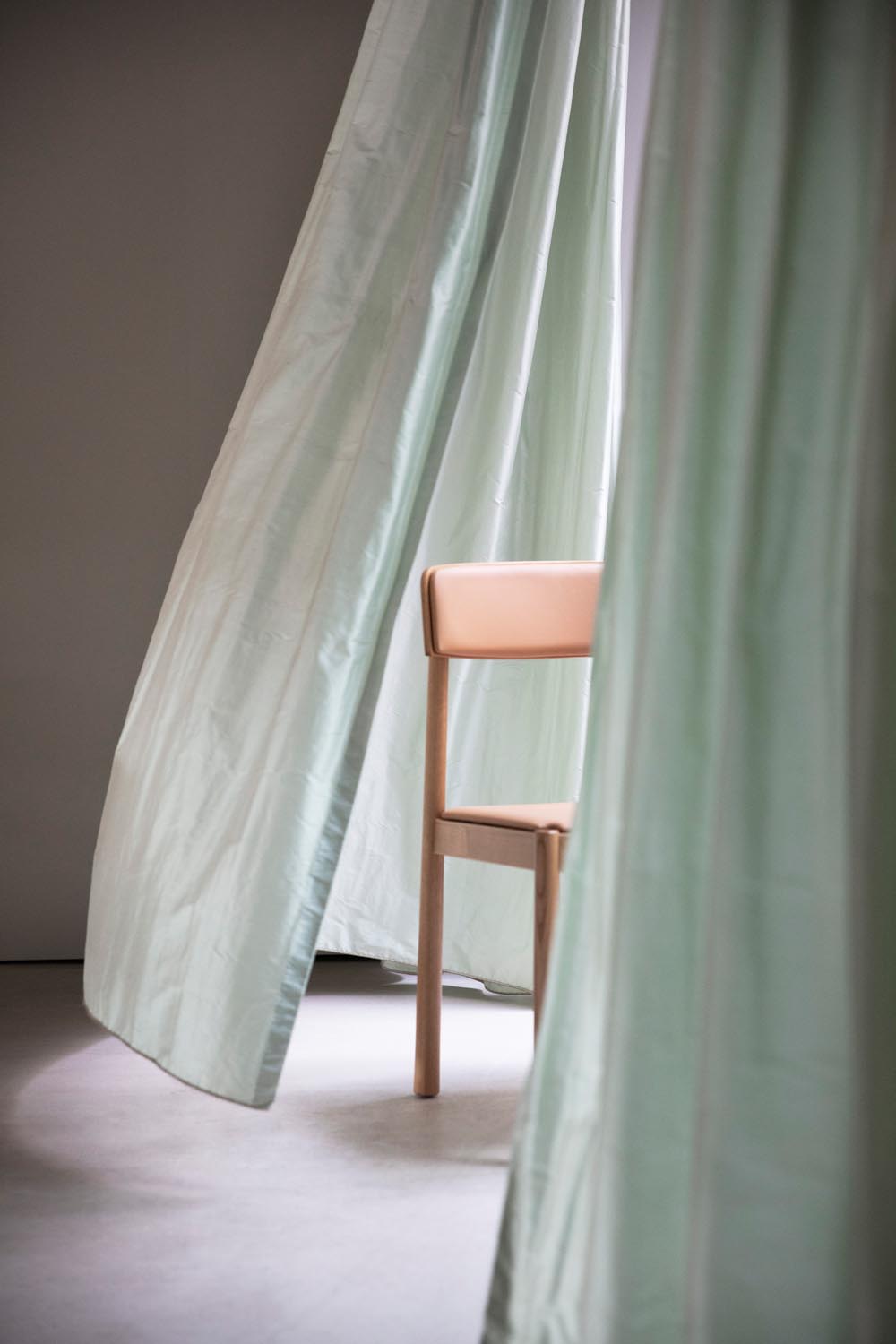 Timb Stuhl gepolstert, Tan/ Camel in Tan/ Camel präsentiert im Onlineshop von KAQTU Design AG. Stuhl ist von Normann Copenhagen