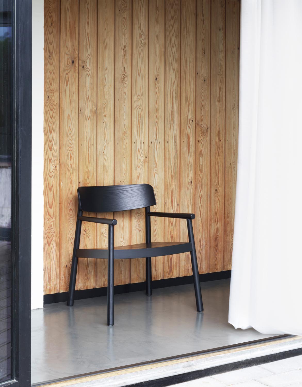 Timb Loungesessel in Schwarz präsentiert im Onlineshop von KAQTU Design AG. Sessel ist von Normann Copenhagen