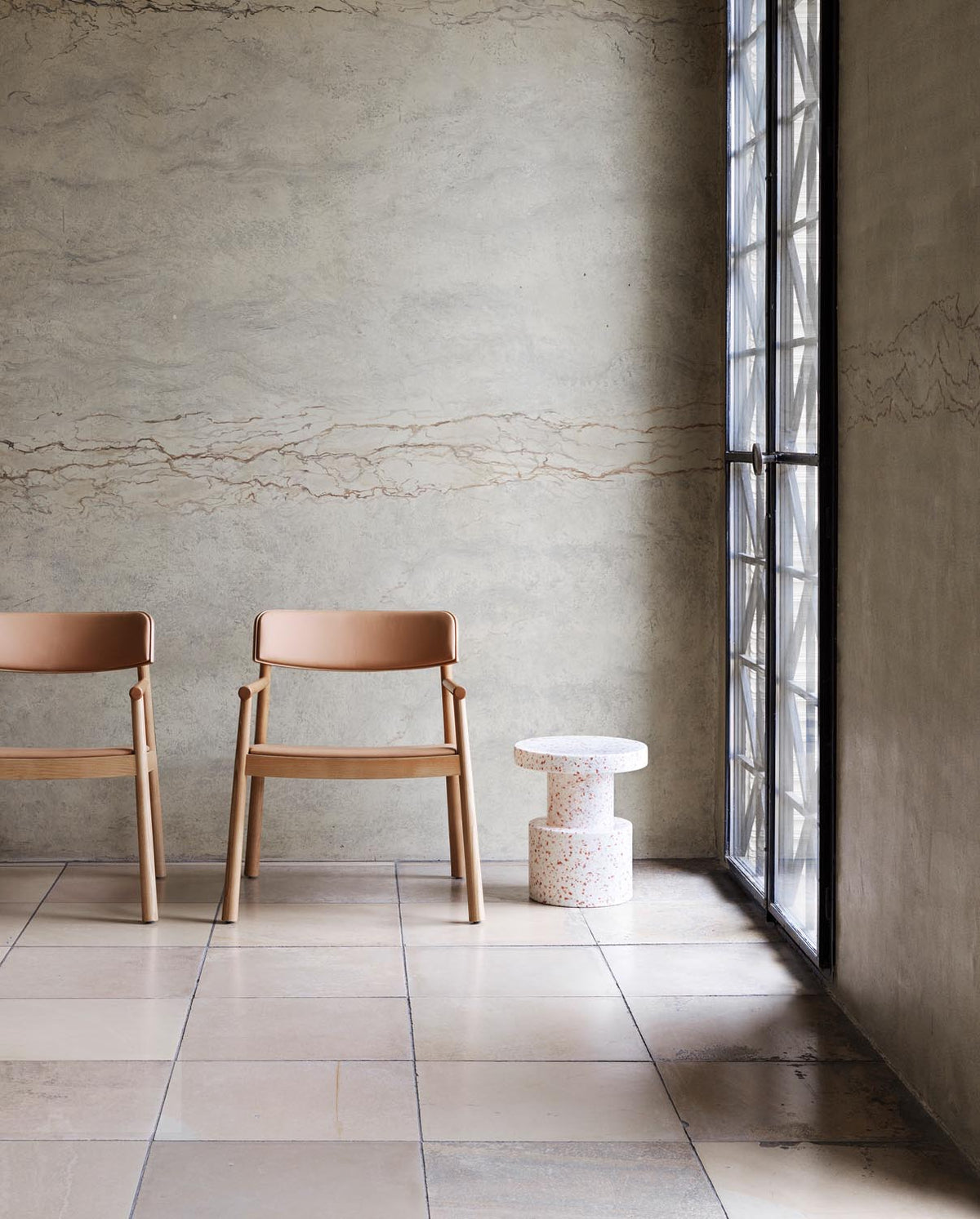 Timb Sessel in Tan/ Camel präsentiert im Onlineshop von KAQTU Design AG. Sessel mit Armlehnen ist von Normann Copenhagen