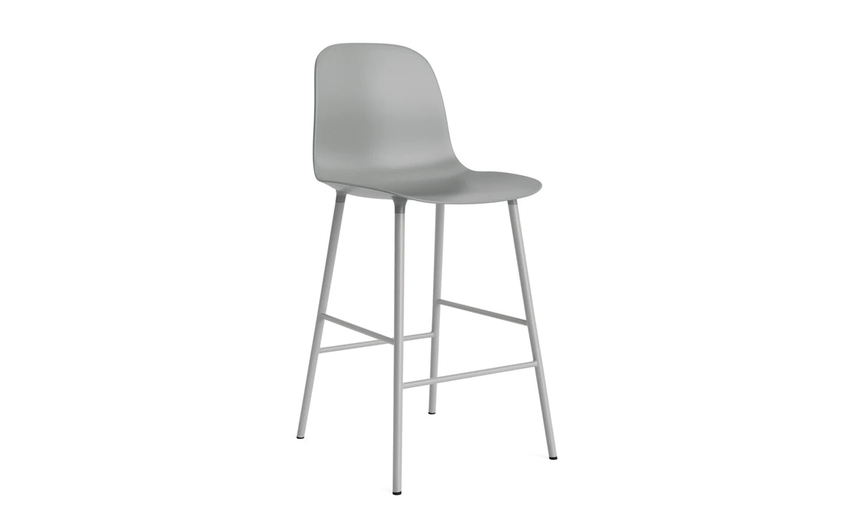 Form Barstuhl in Grau präsentiert im Onlineshop von KAQTU Design AG. Barstuhl ist von Normann Copenhagen