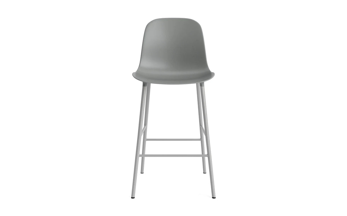 Form Barstuhl in Grau präsentiert im Onlineshop von KAQTU Design AG. Barstuhl ist von Normann Copenhagen
