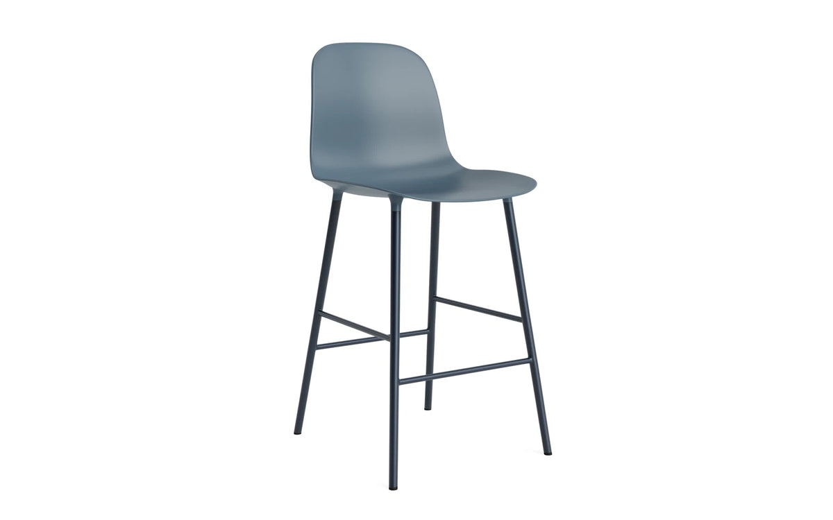 Form Barstuhl in Blau präsentiert im Onlineshop von KAQTU Design AG. Barstuhl ist von Normann Copenhagen