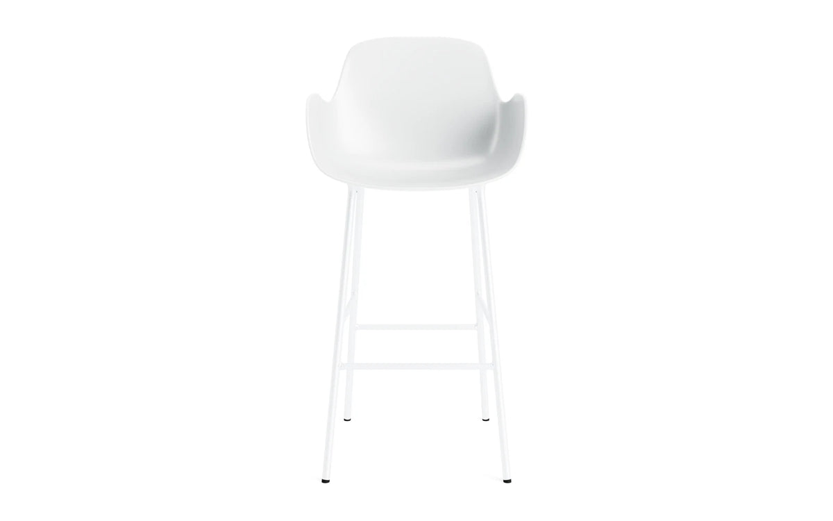 Form Barstuhl mit Armlehne 75 cm Stahl/ Weiss in Weiss präsentiert im Onlineshop von KAQTU Design AG. Barstuhl ist von Normann Copenhagen