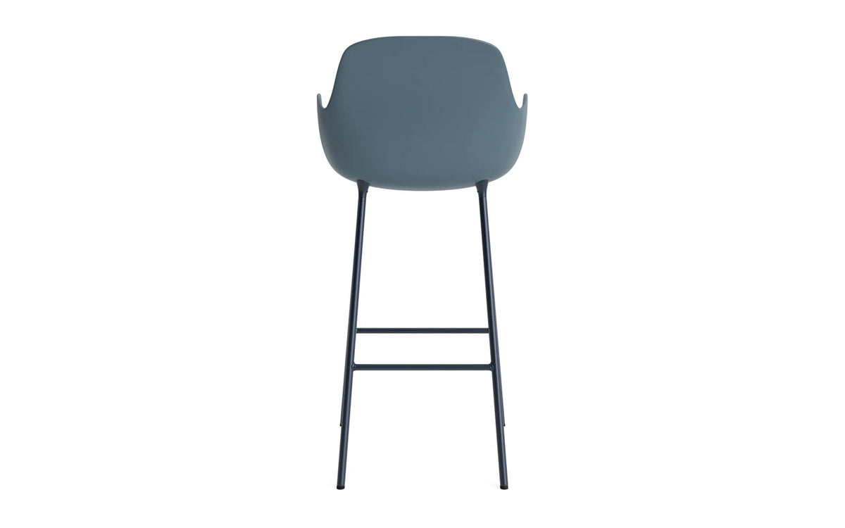 Form Barstuhl mit Armlehne in Blau präsentiert im Onlineshop von KAQTU Design AG. Barstuhl mit Armlehne ist von Normann Copenhagen