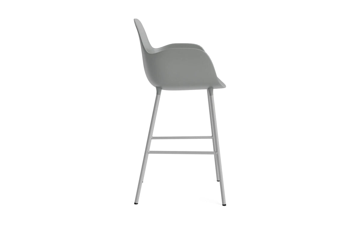 Form Barstuhl 65 cm Stahl/ Grau in Grau präsentiert im Onlineshop von KAQTU Design AG. Barstuhl ist von Normann Copenhagen