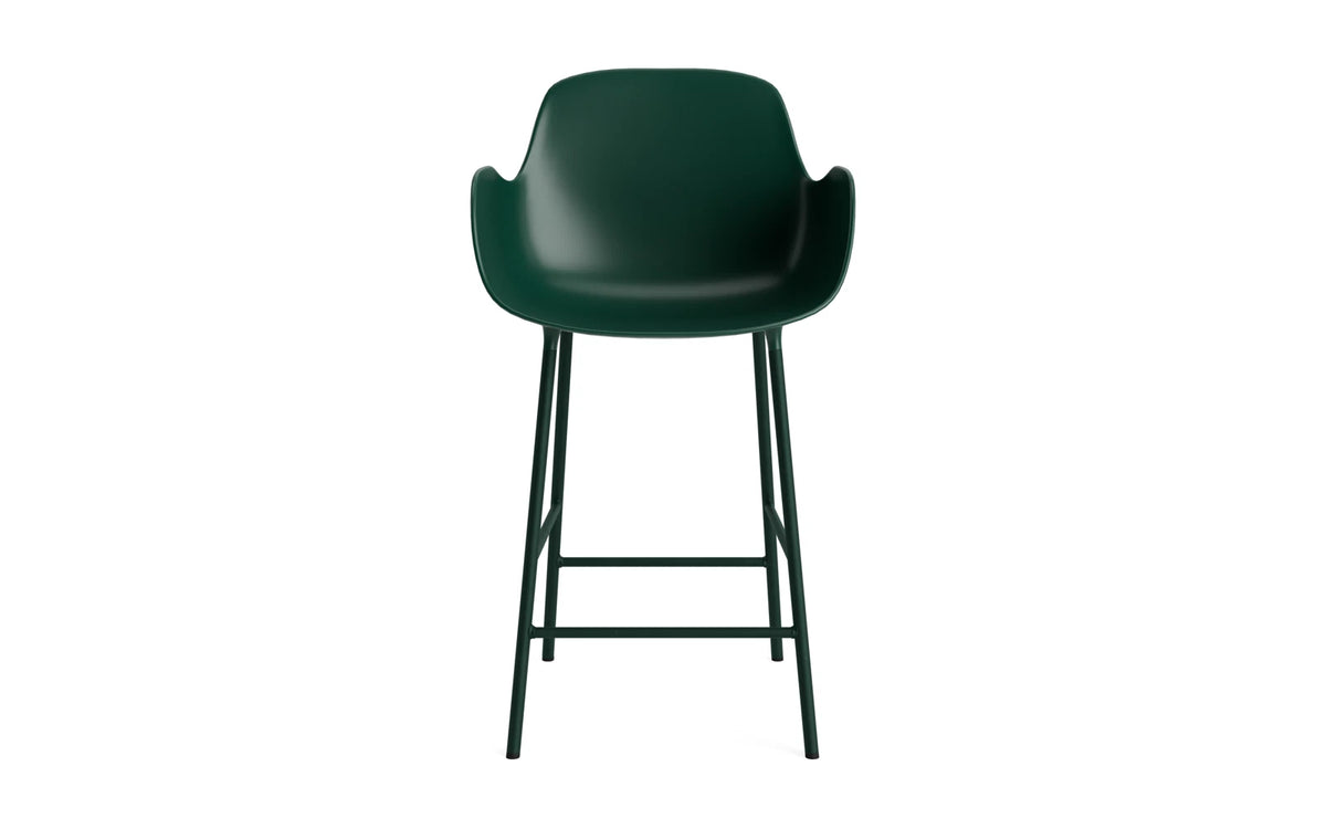 Form Barstuhl mit Armlehne 65 cm Stahl/ Grün in Grün präsentiert im Onlineshop von KAQTU Design AG. Barstuhl ist von Normann Copenhagen