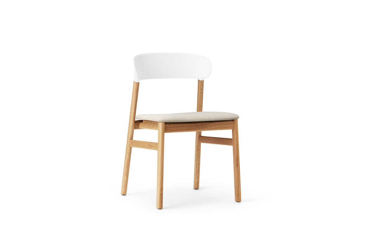 Herit Stuhl gepolstert in Remix weiß präsentiert im Onlineshop von KAQTU Design AG. Stuhl ist von Normann Copenhagen