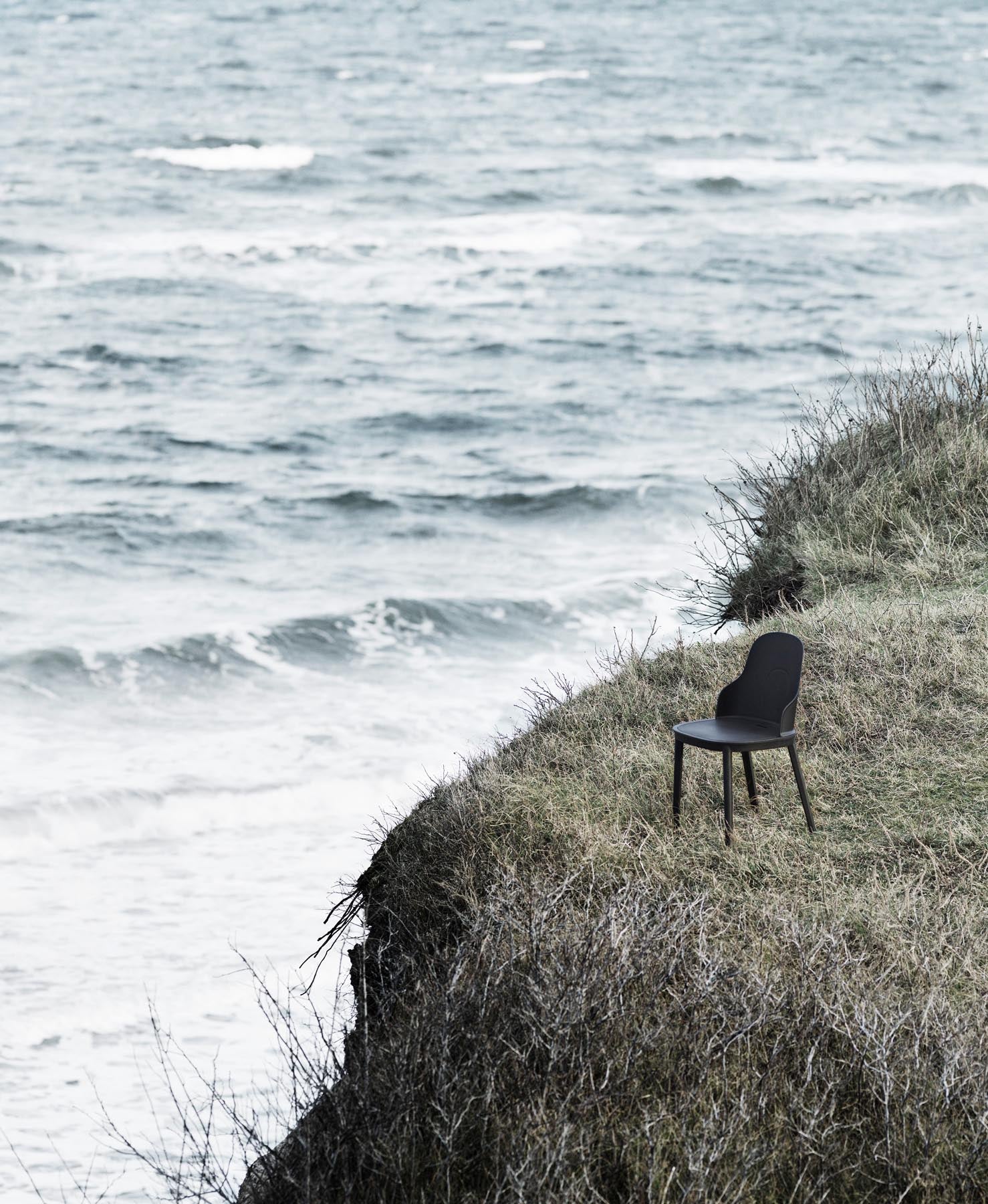 Der Allez Stuhl von Normann Copenhagen vereint modernes Design mit Komfort. Ideal für stilvolle Wohnräume und vielseitig einsetzbar.