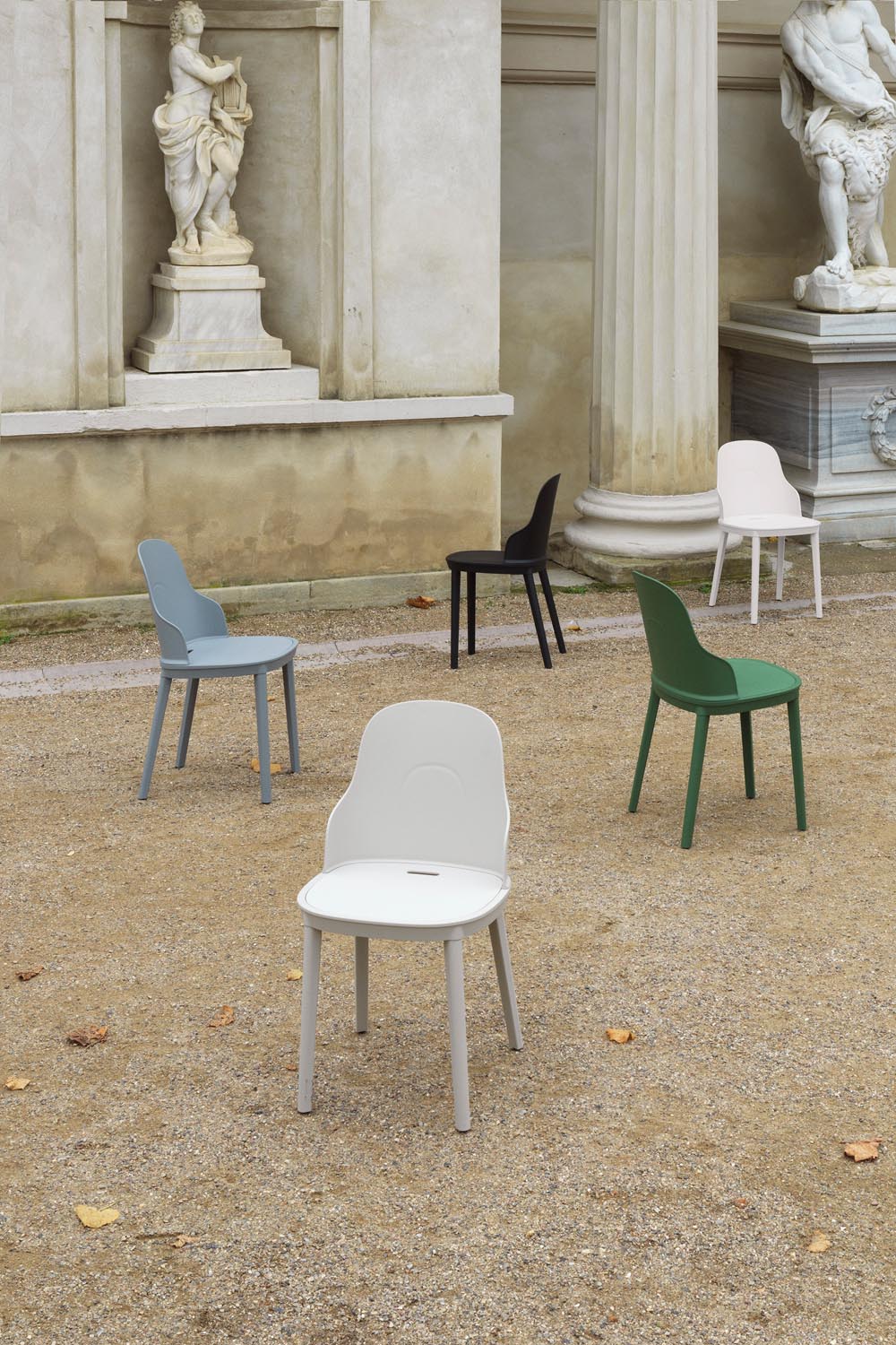 Allez Stuhl in Grau präsentiert im Onlineshop von KAQTU Design AG. Stuhl ist von Normann Copenhagen