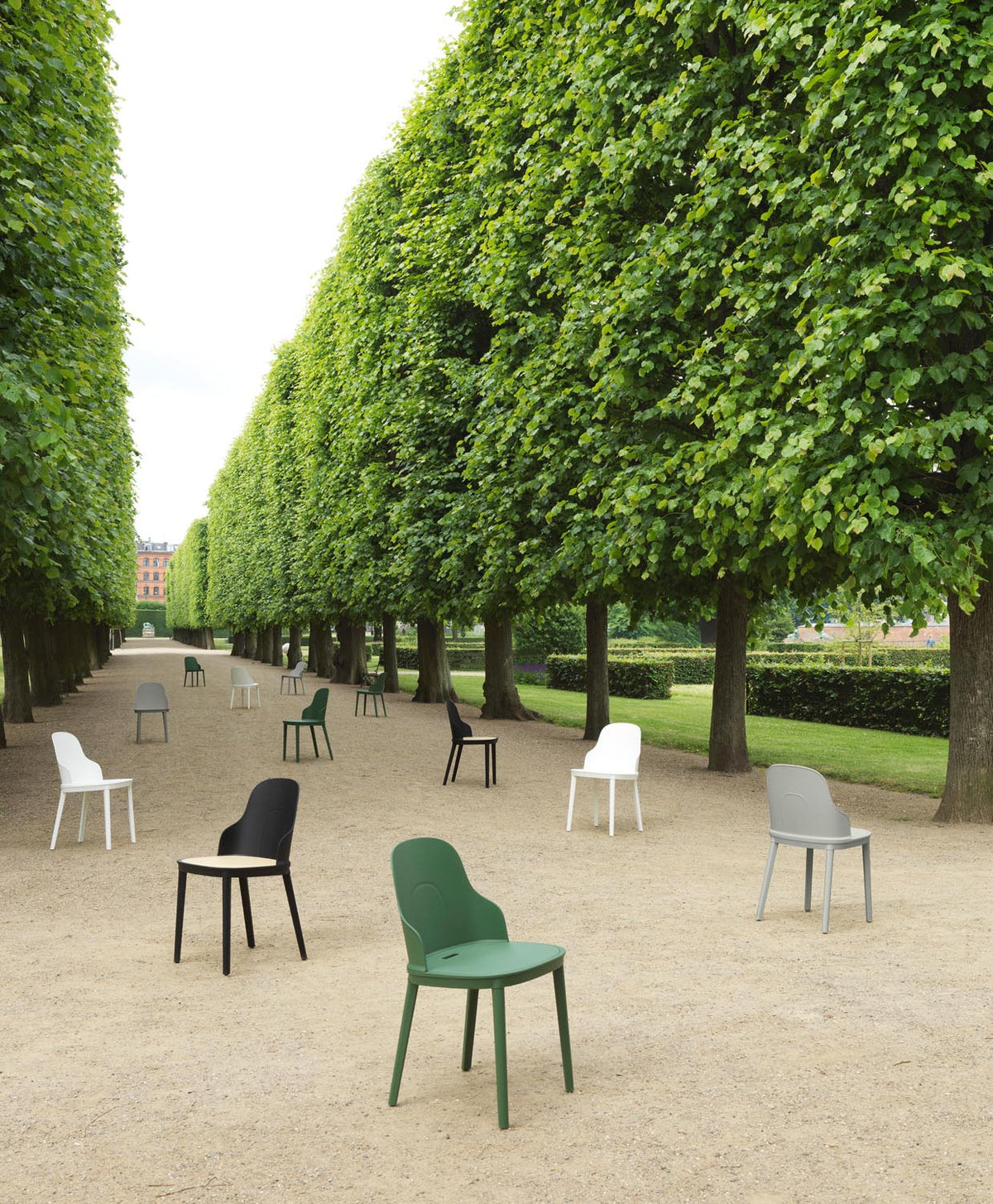 Allez Stuhl in Grau präsentiert im Onlineshop von KAQTU Design AG. Stuhl ist von Normann Copenhagen