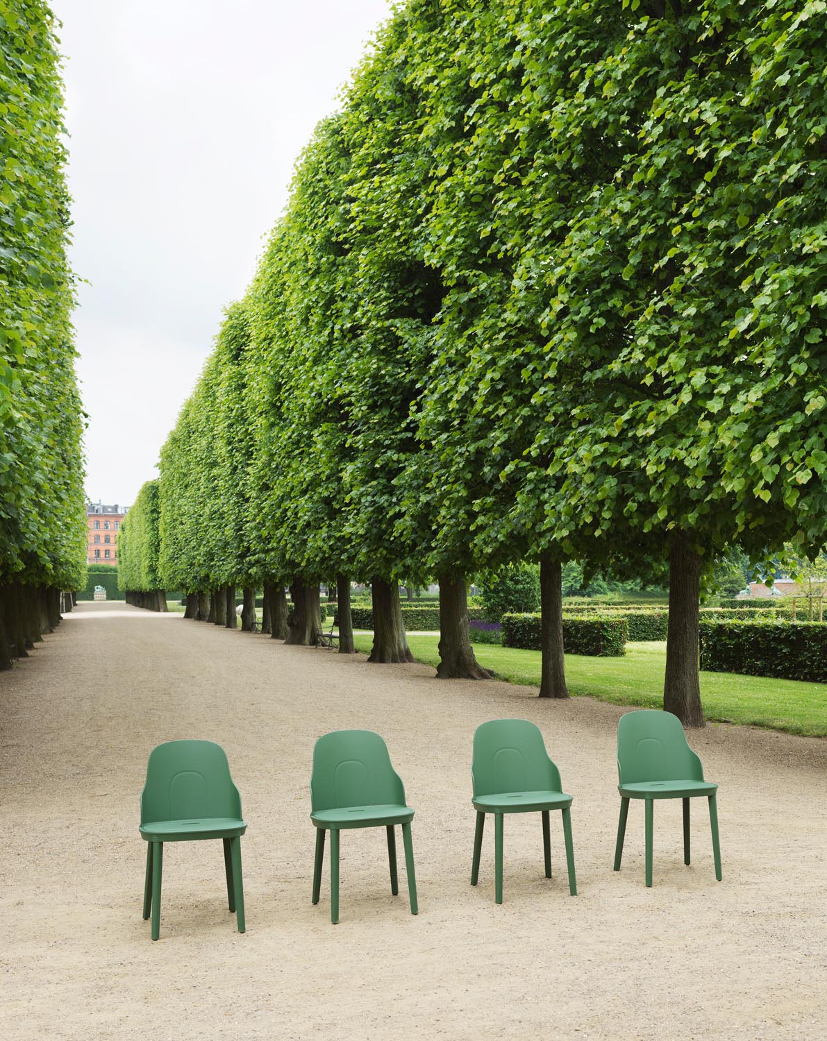 Allez Stuhl in Park grün präsentiert im Onlineshop von KAQTU Design AG. Stuhl ist von Normann Copenhagen