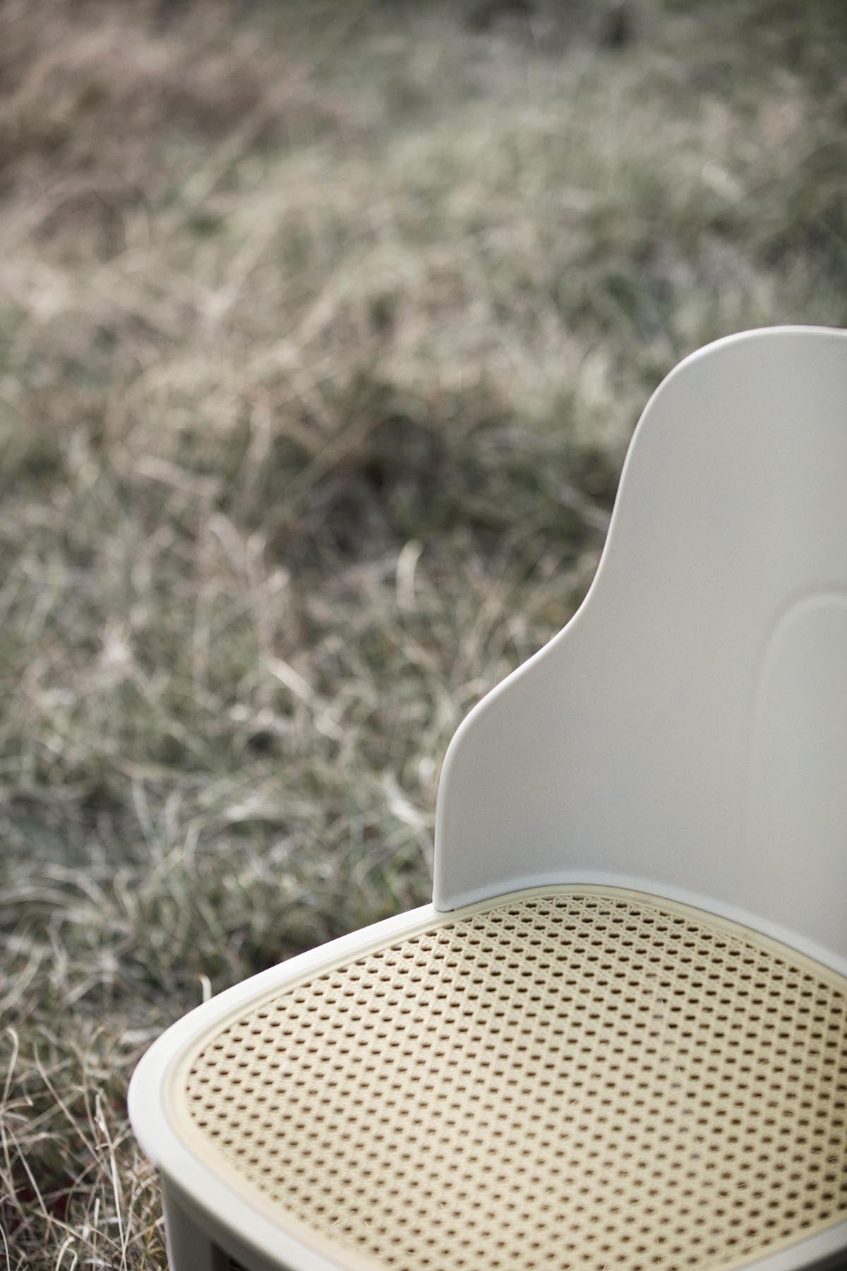 Entdecken Sie den Allez Stuhl von Normann Copenhagen: Ein elegantes, skandinavisches Möbelstück, das Komfort und Vielseitigkeit in Ihr Zuhause bringt.