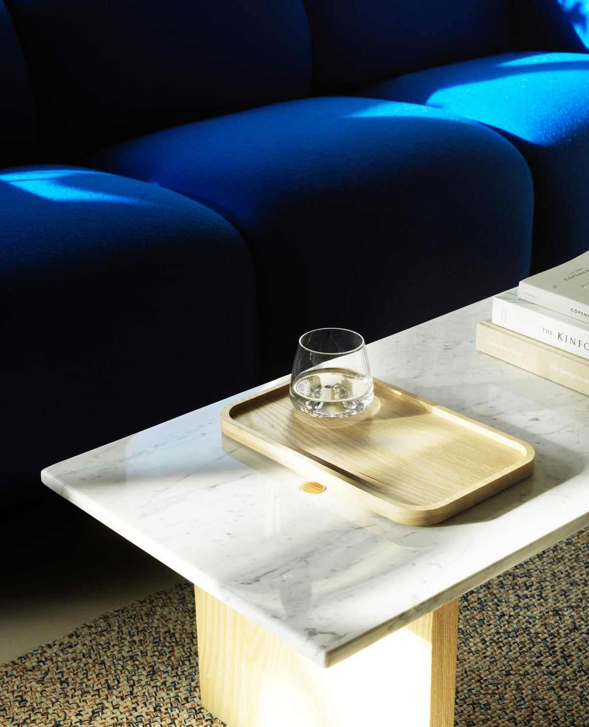 Holztablett aus Eiche mit rechteckiger Form, Masse 32 x 20 x 2 cm, von Normann Copenhagen, Serie Astro.