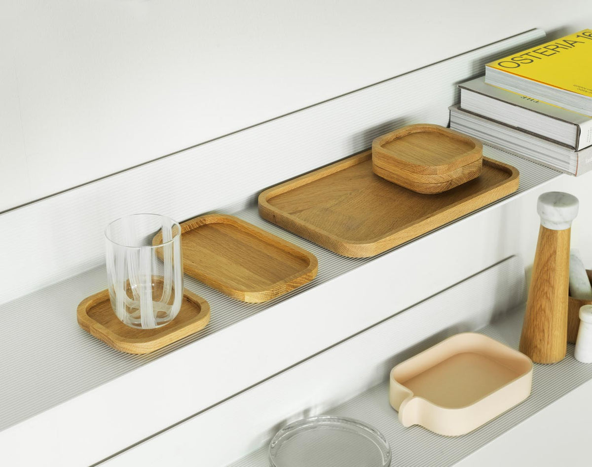 Holztablett aus Eiche mit rechteckiger Form, Masse 32 x 20 x 2 cm, von Normann Copenhagen, Serie Astro.