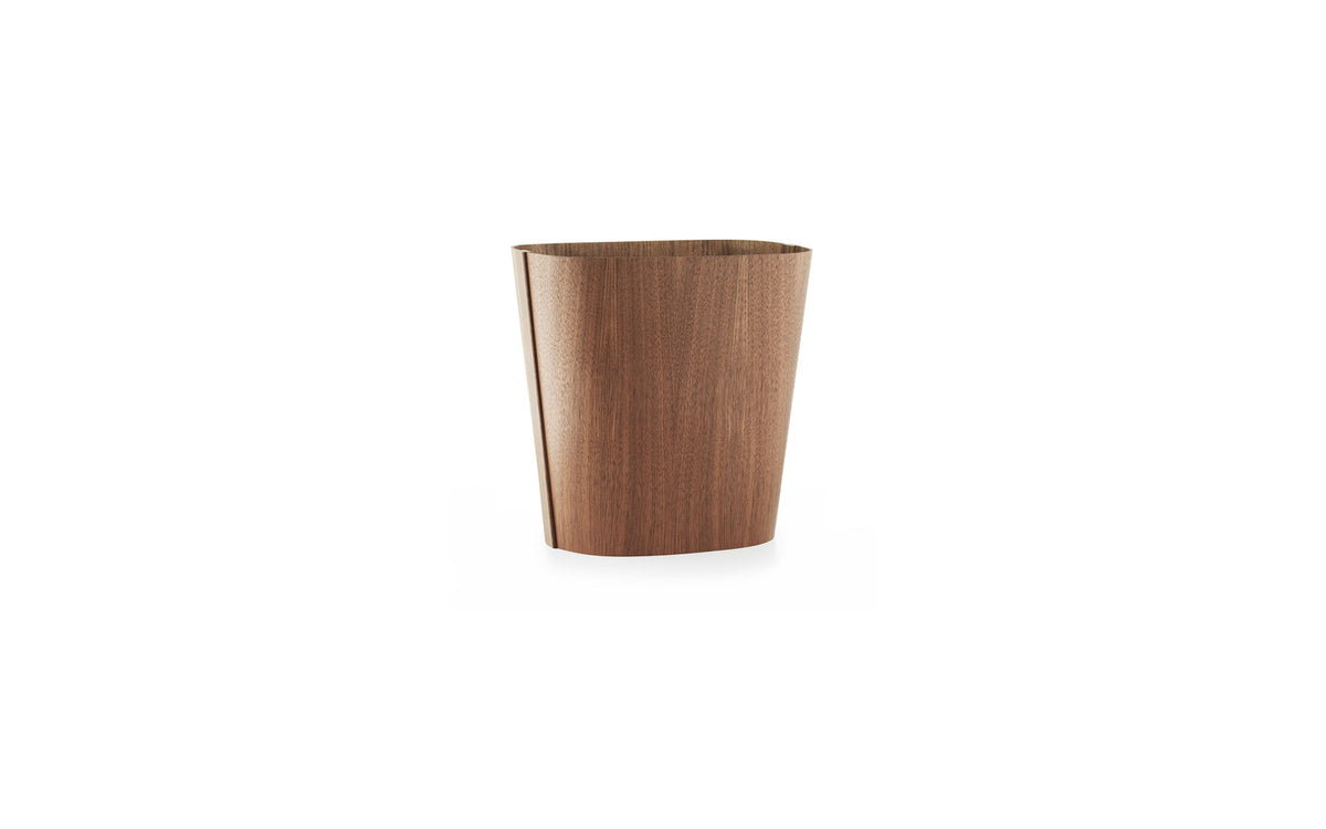 Tales of Wood Papierkorb in Walnuss präsentiert im Onlineshop von KAQTU Design AG. Papierkorb ist von Normann Copenhagen