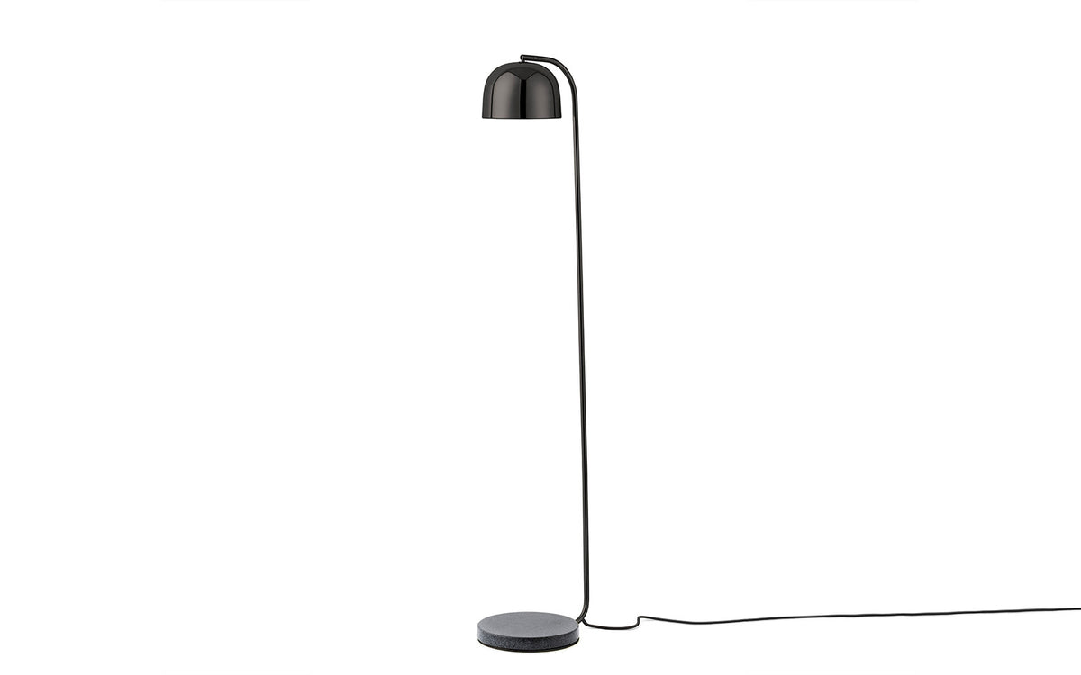 Grant Stehleuchte EU in Schwarz präsentiert im Onlineshop von KAQTU Design AG. Stehleuchte ist von Normann Copenhagen