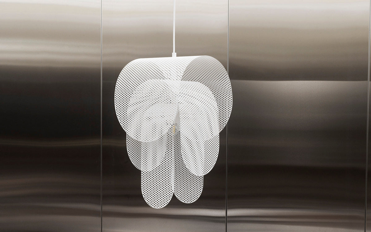 Superpose Leuchte Ø 30 cm EU Weiss in Weiss präsentiert im Onlineshop von KAQTU Design AG. Pendelleuchte ist von Normann Copenhagen